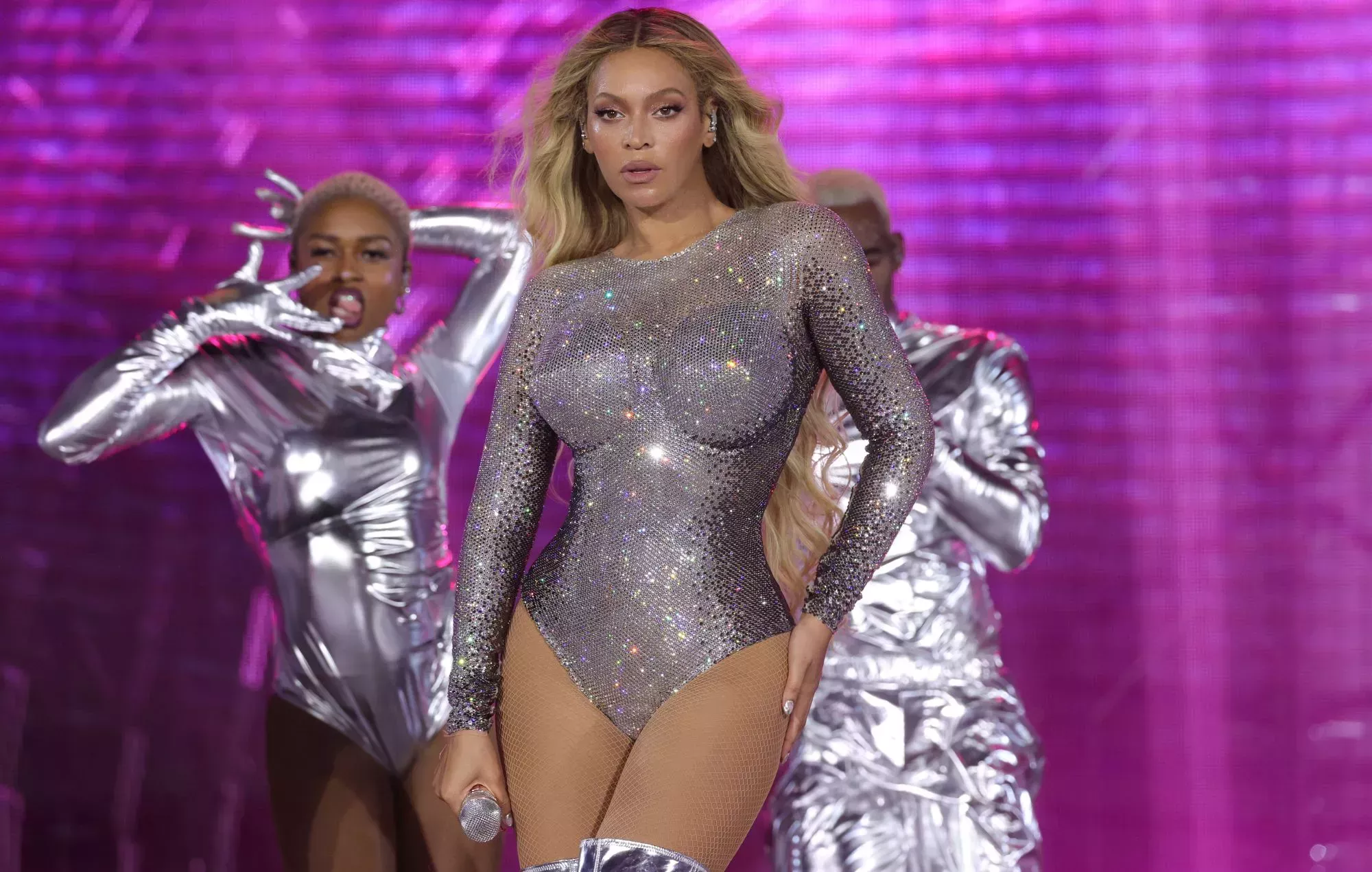 Beyoncé pide a sus fans que vistan de plata en sus conciertos por la temporada de Virgo