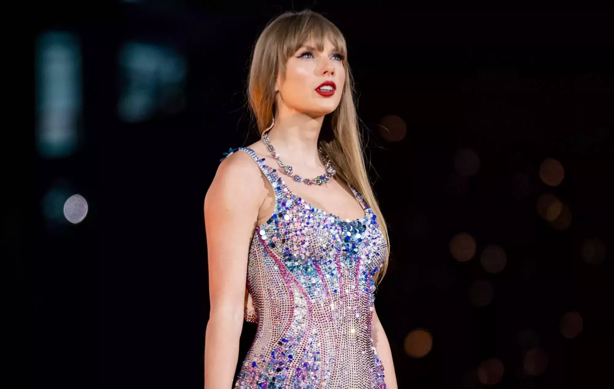 Un imitador de Taylor Swift dice que hacerse pasar por ella en público fue 