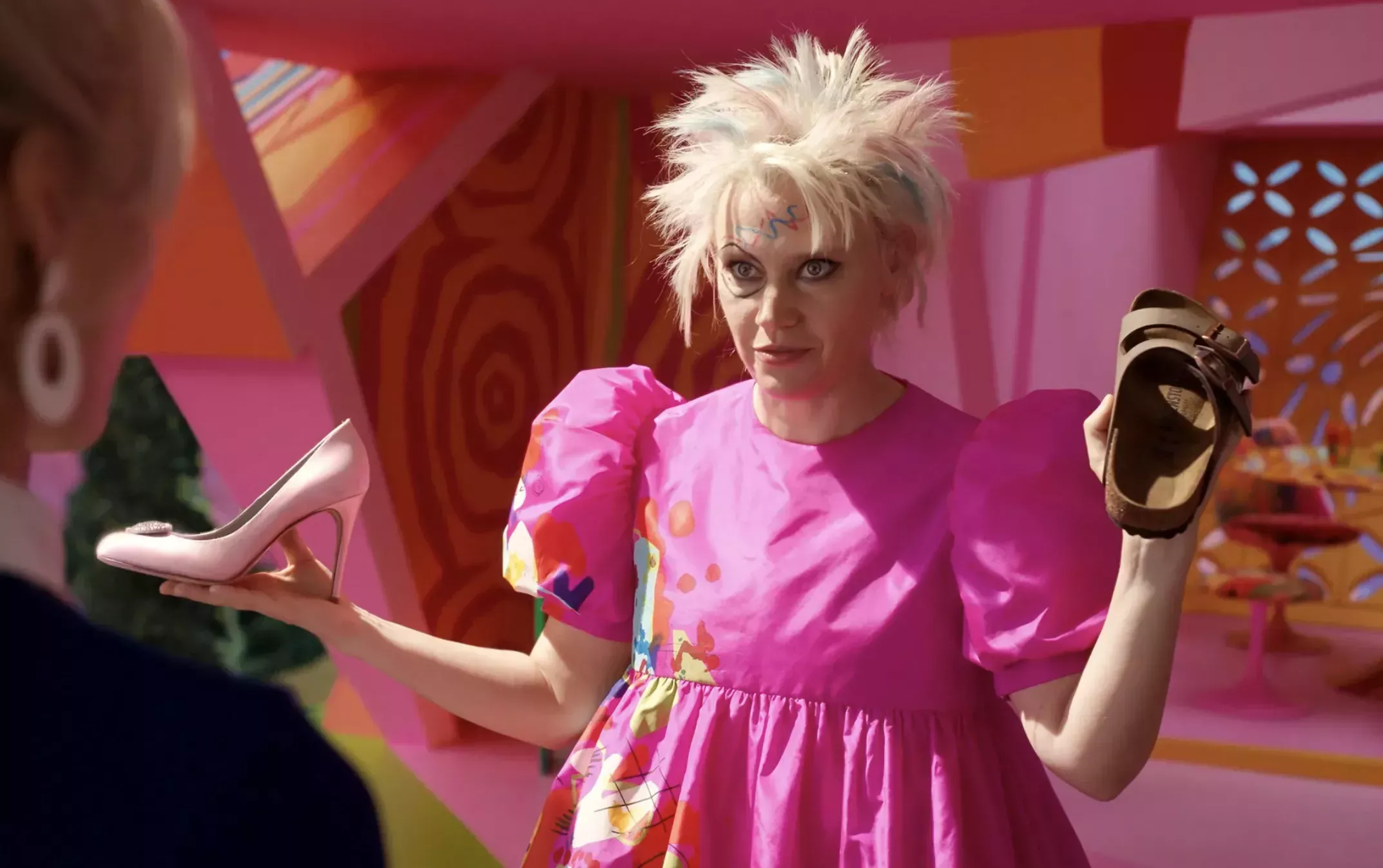 La Barbie rara de Kate McKinnon se inspira en David Bowie