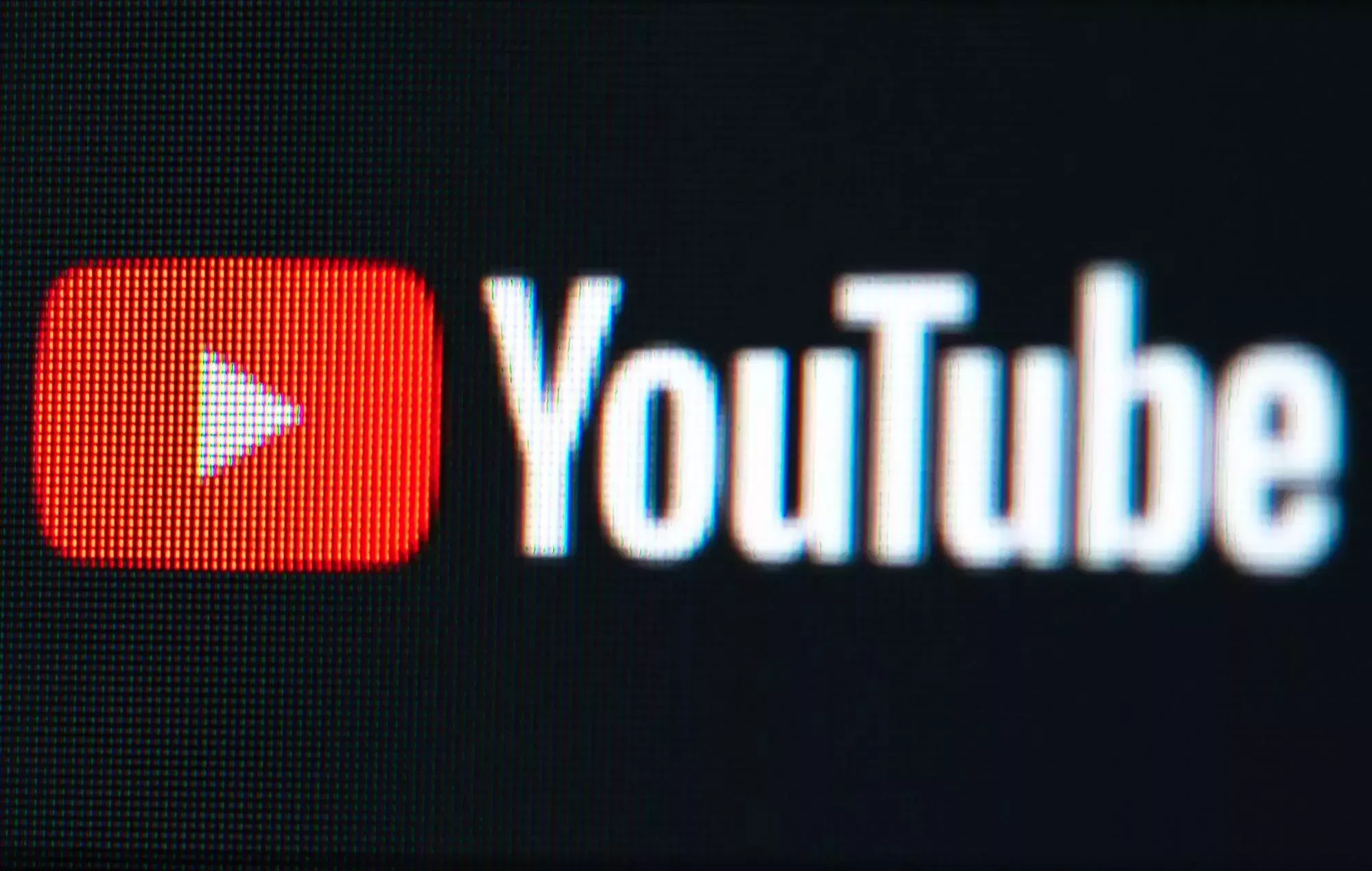 YouTube desarrolla una herramienta de IA que permite utilizar las voces de músicos famosos