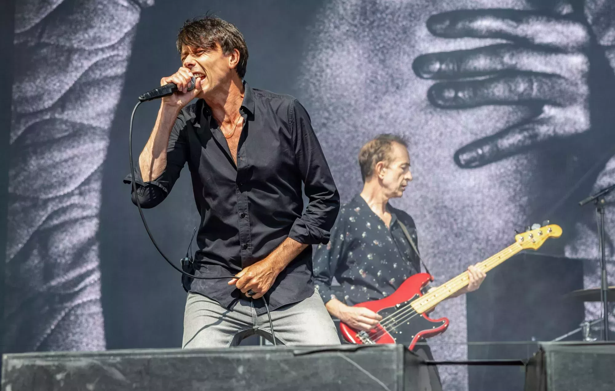 Suede comparte nueva canción y anuncia el lanzamiento ampliado de 'Autofiction'