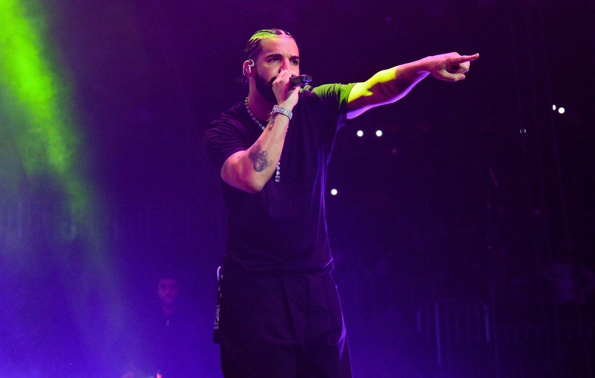 Drake insinúa que "definitivamente" hará una gira por Europa en 2024