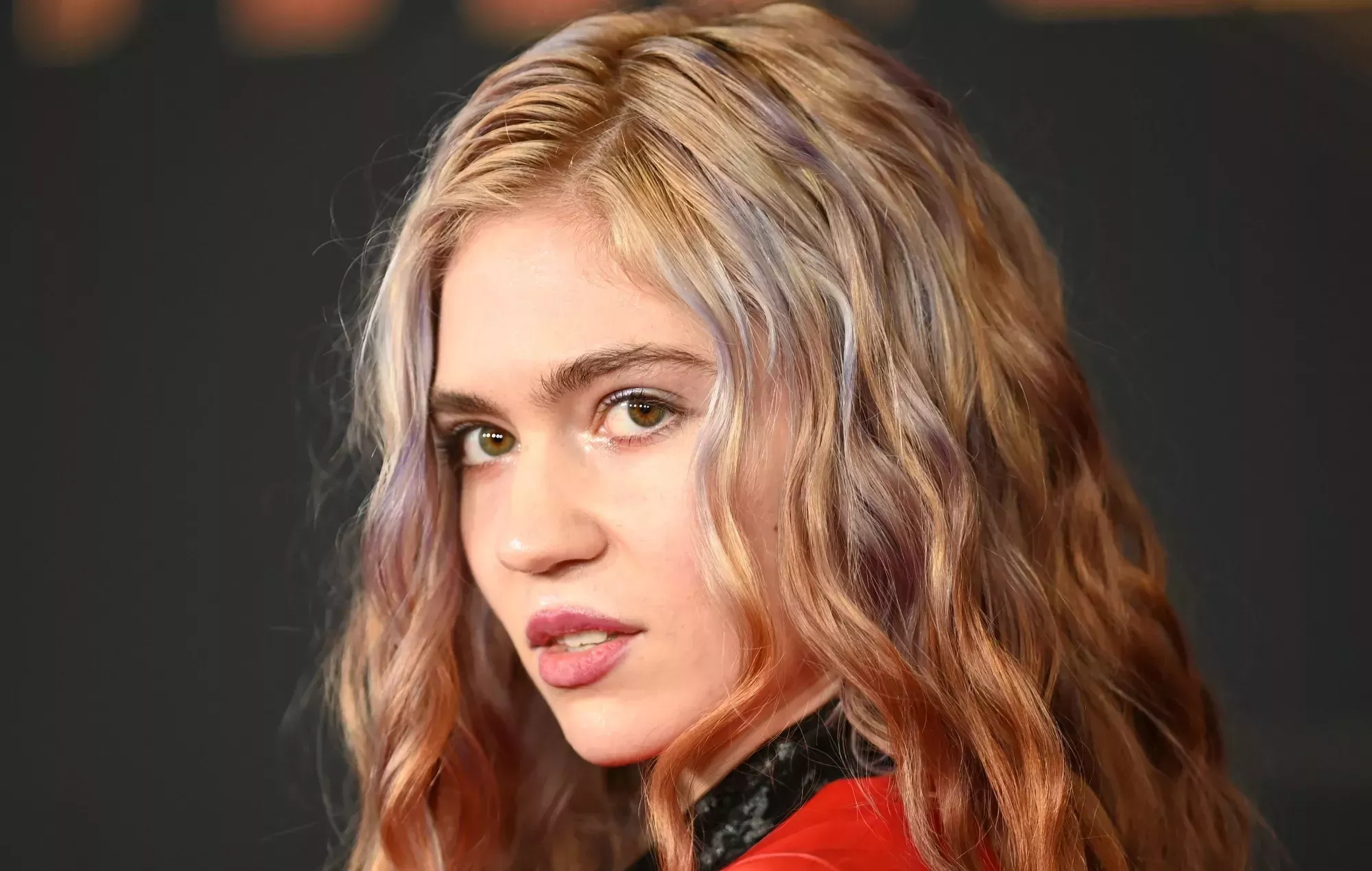 Grimes es la voz de un nuevo peluche infantil con inteligencia artificial llamado 