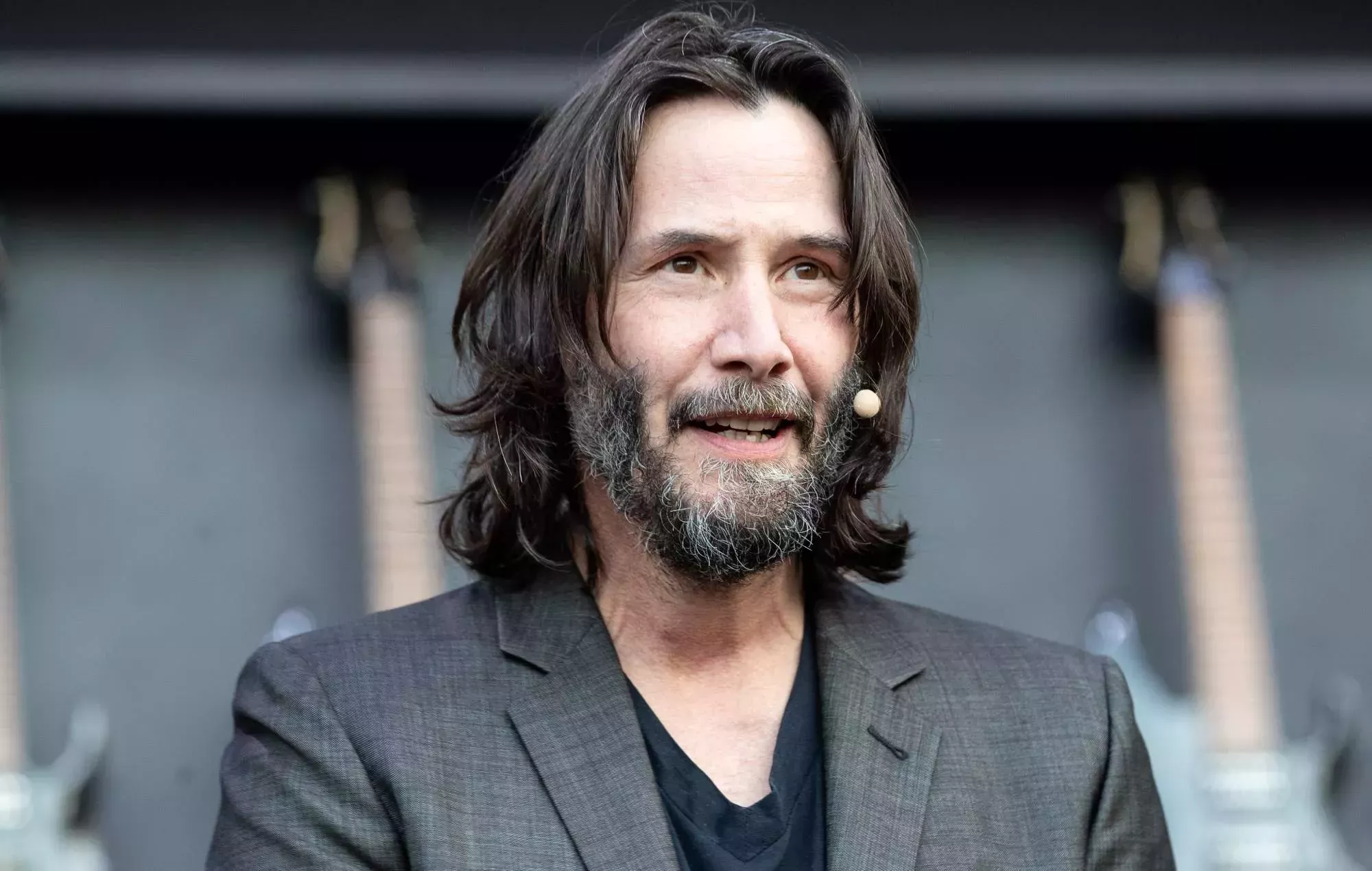 Hombres con pasamontañas roban en la mansión de Keanu Reeves en Hollywood