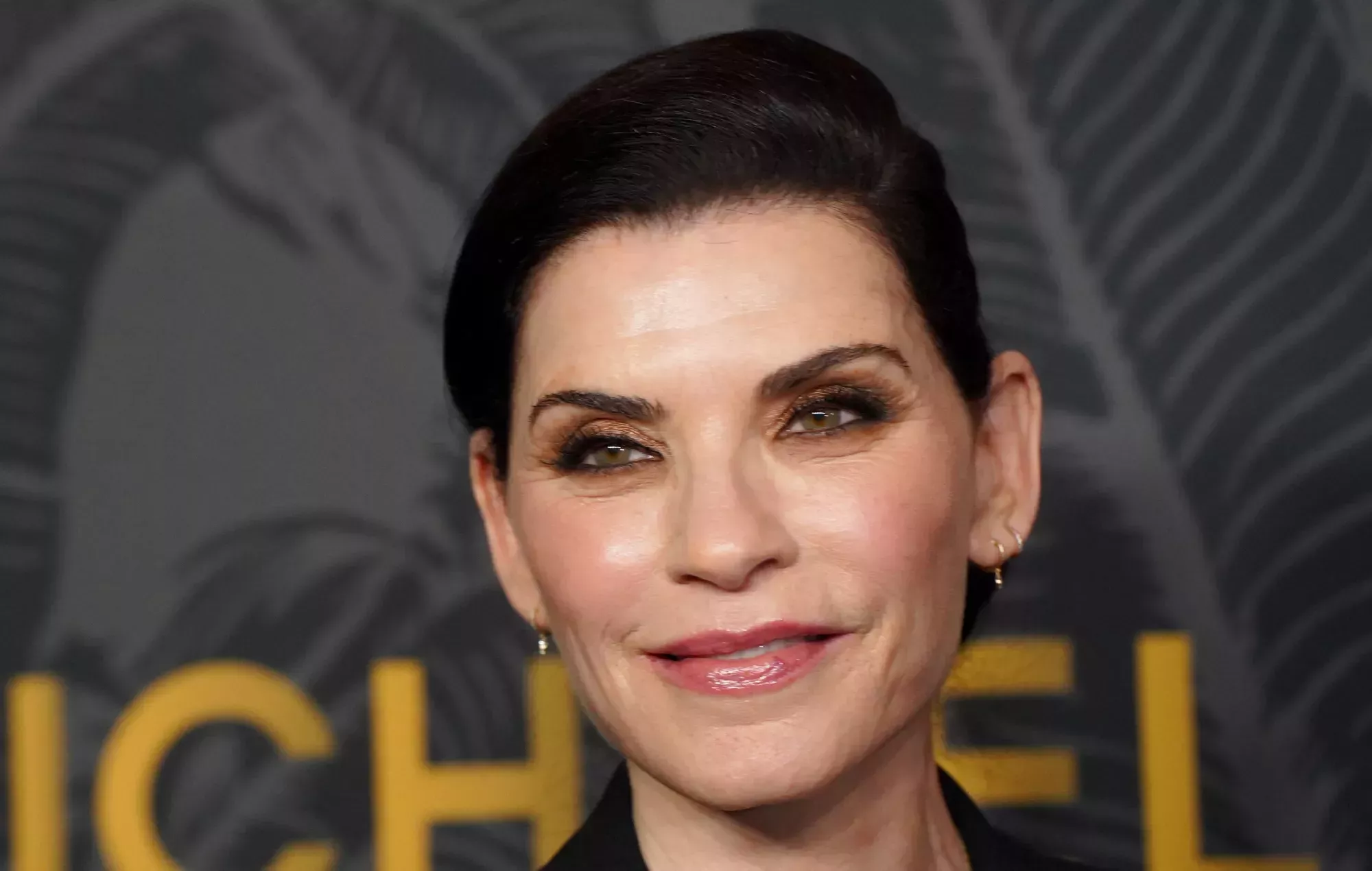 Julianna Margulies pide disculpas por ofender a las comunidades negra y queer