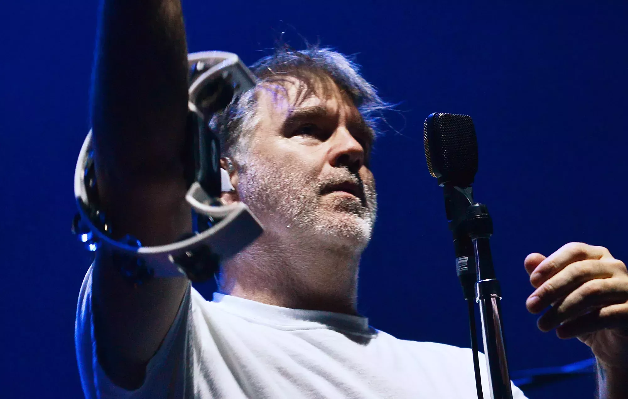 LCD Soundsystem habría interrumpido su concierto por enfermedad de un miembro de la banda