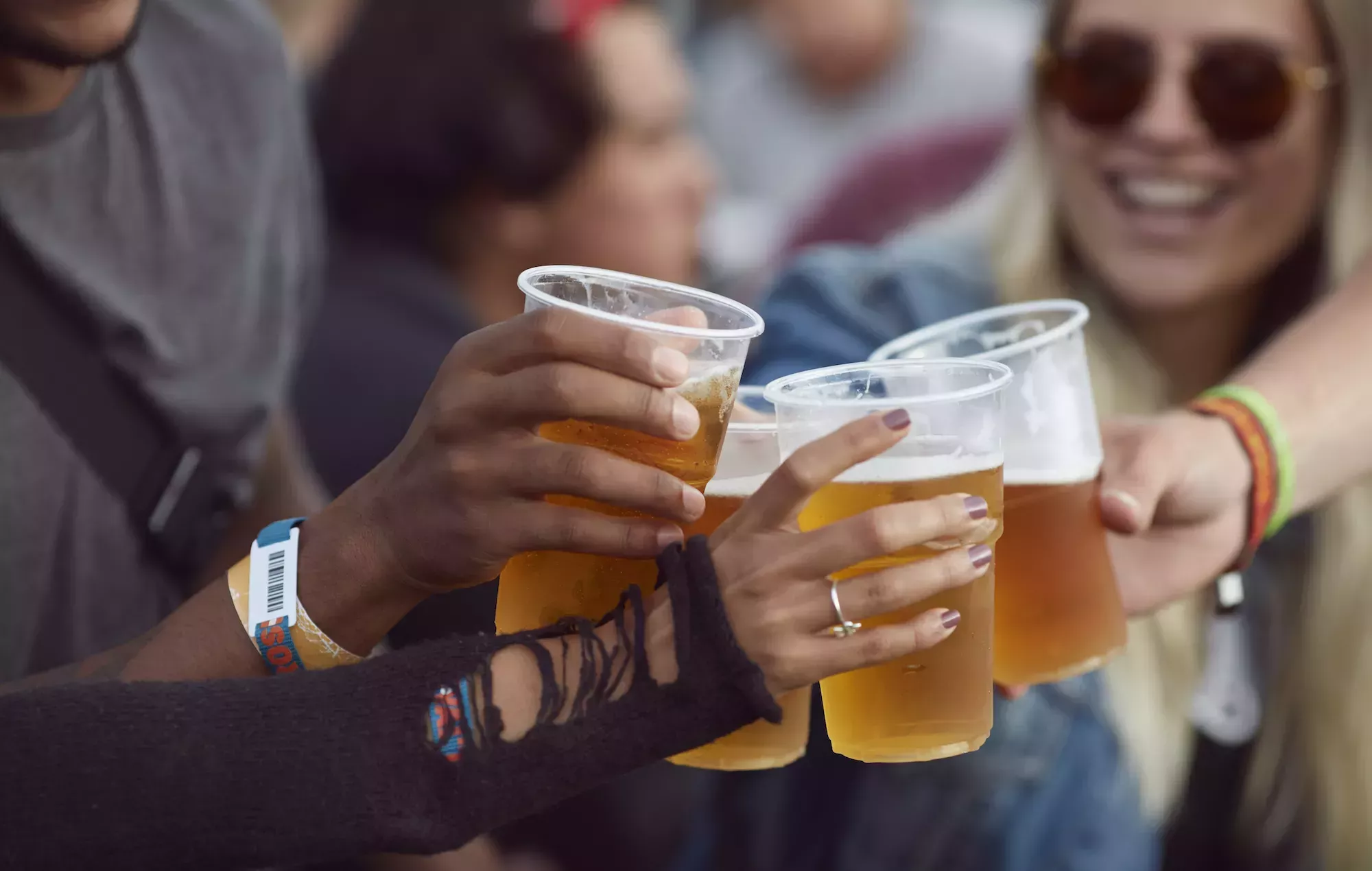 Casi la mitad de los jóvenes británicos prefieren bebidas con poco o sin alcohol