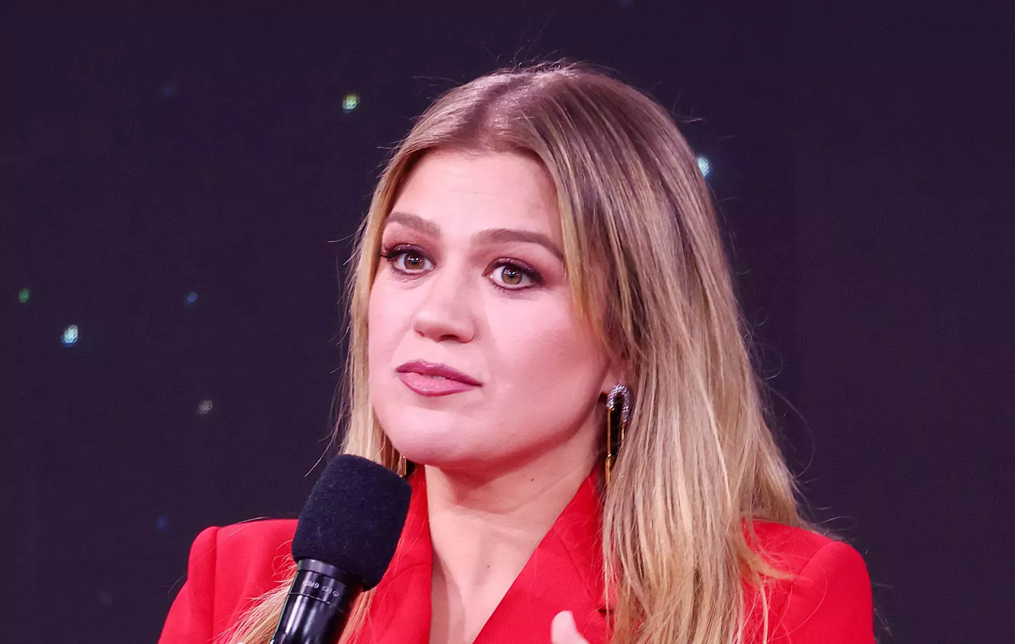 Kelly Clarkson dice que las redes sociales para sus hijos 