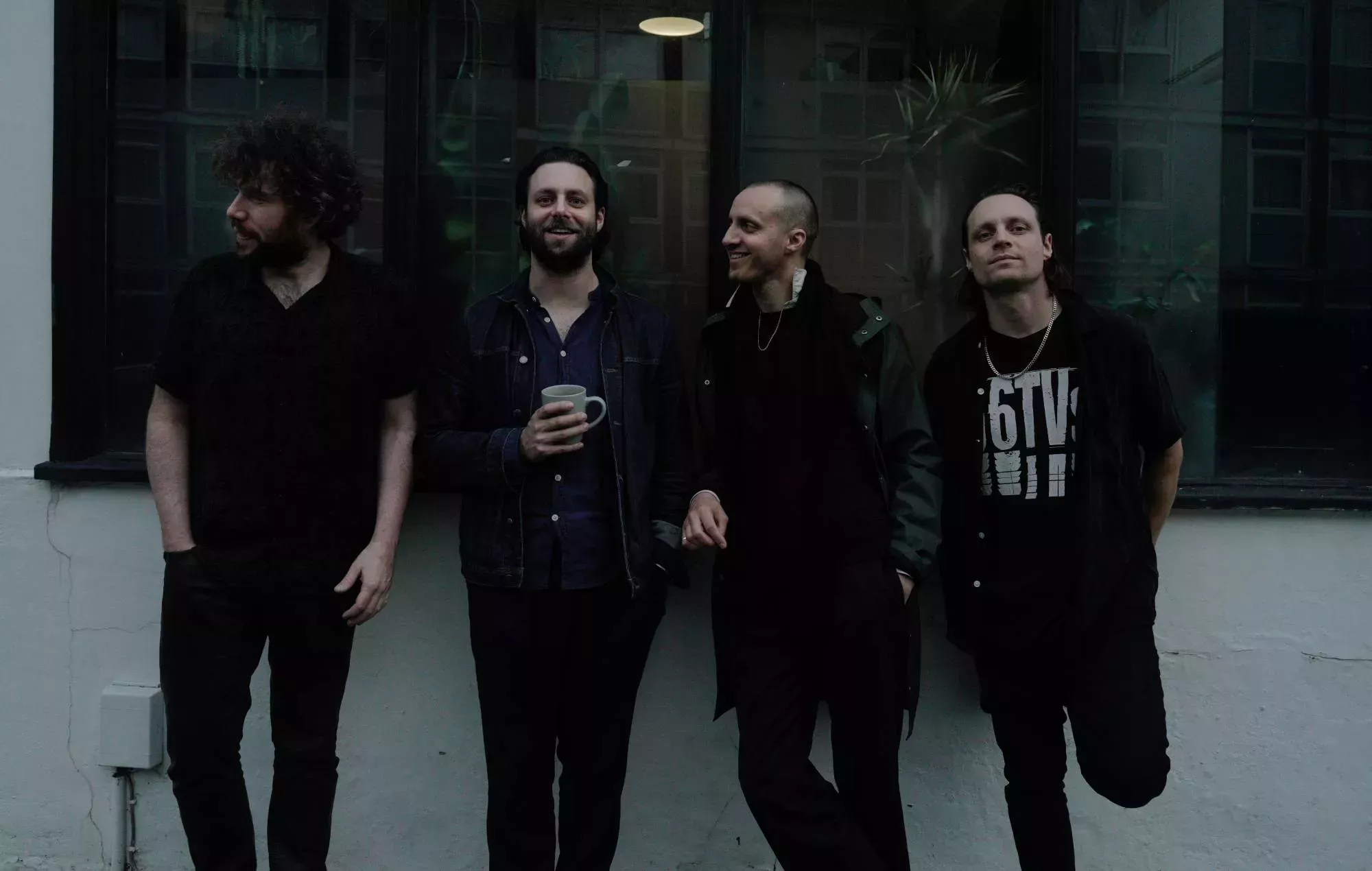 La banda derivada de los Maccabees 86TVs anuncia su EP de debut 'You Don't Have To Be Yourself Right Now'.