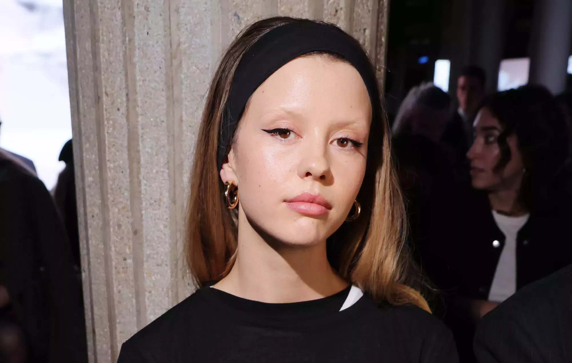 Mia Goth acusada de dar una patada en la cabeza a un actor de fondo durante el rodaje de 'MaXXXine'