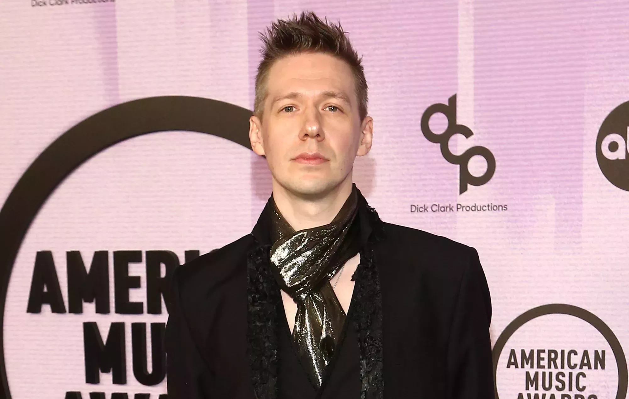 Al parecer, alguien ha pagado mucho dinero por un álbum en solitario inédito de Tobias Forge, de Ghost.