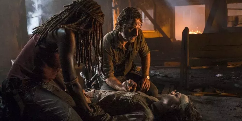 Carl Grimes (Chandler Riggs) dies in Rick (Andrew Lincoln) and Michonne (Danai Gurira)'s arms in the Walking Dead