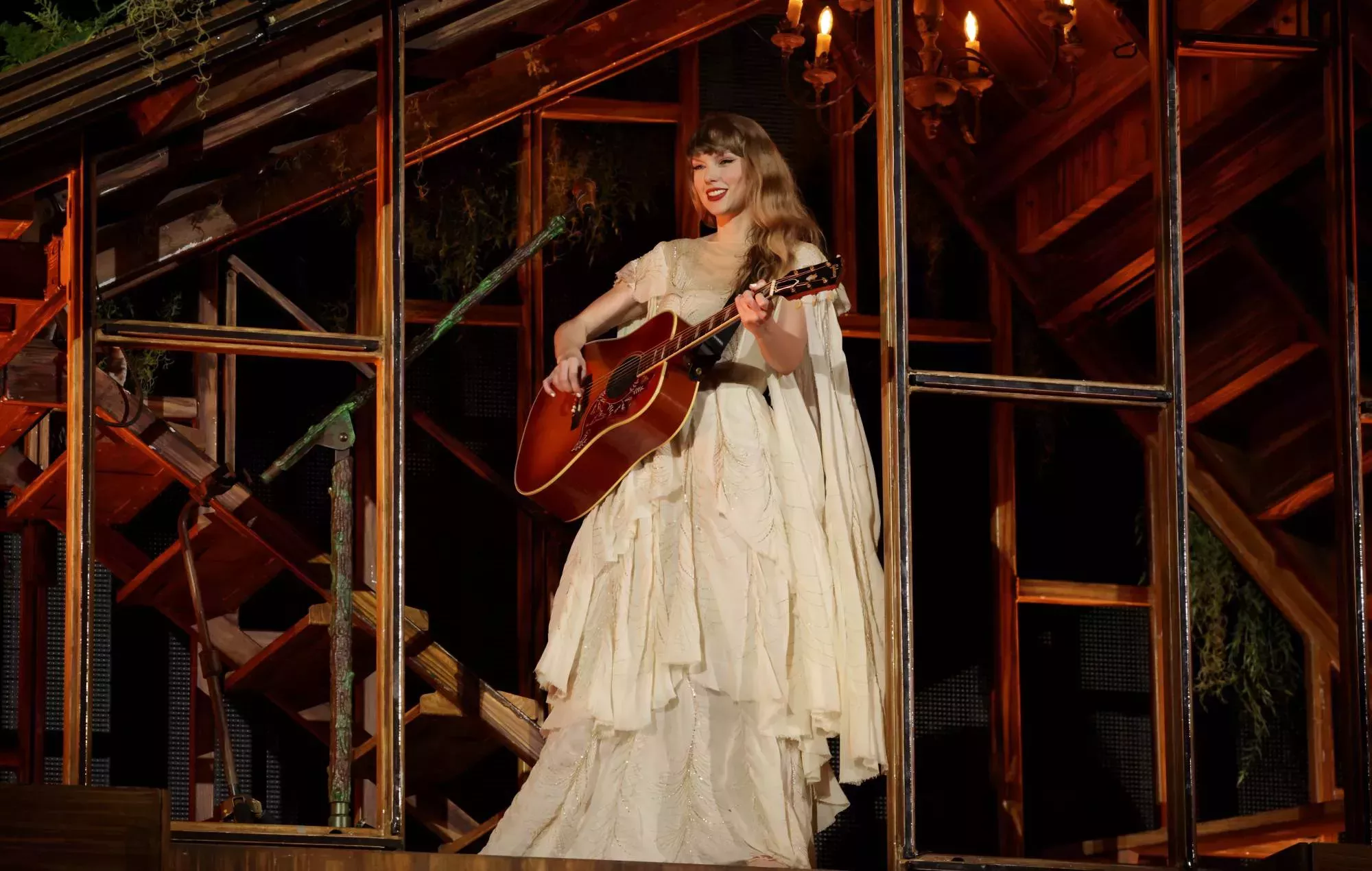 Mira el teaser de Taylor Swift de 'Cardigan' en directo desde 'The Eras ...