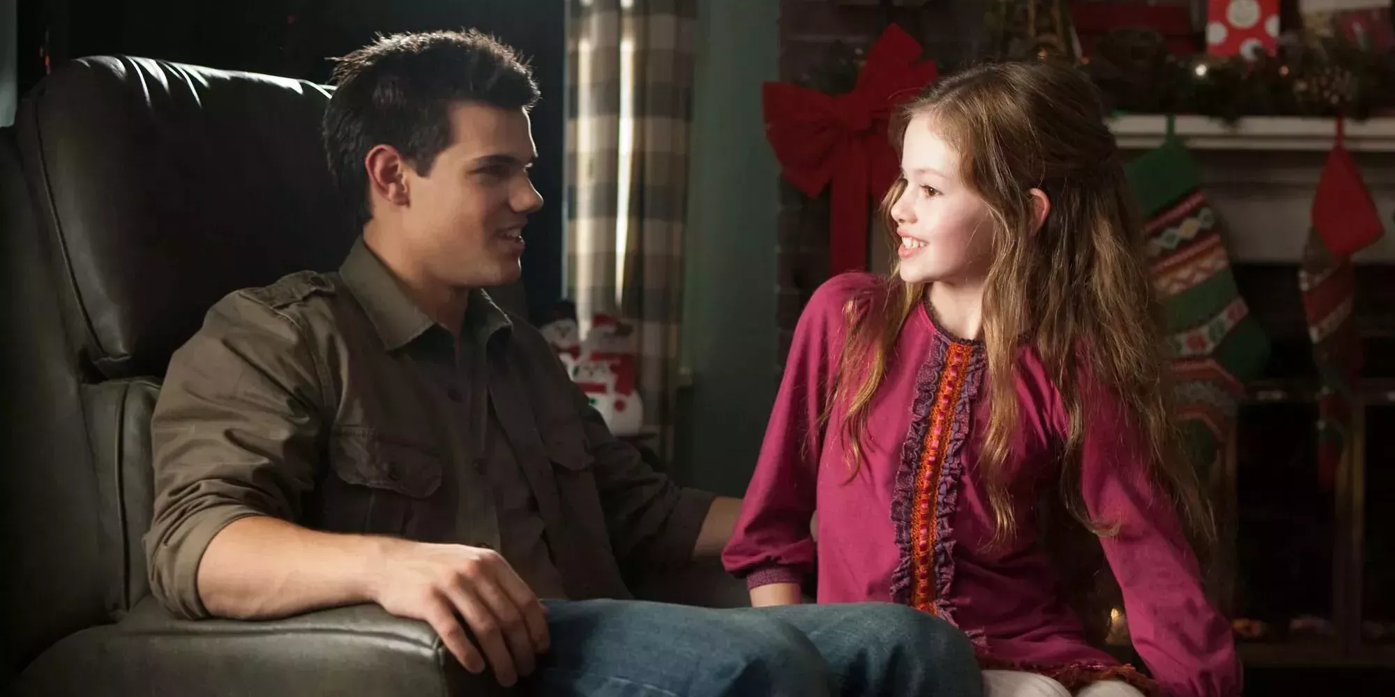 Jacob Black and Renesmee Cullen during Christmas in Twilight: Breaking Dawn Part 2.