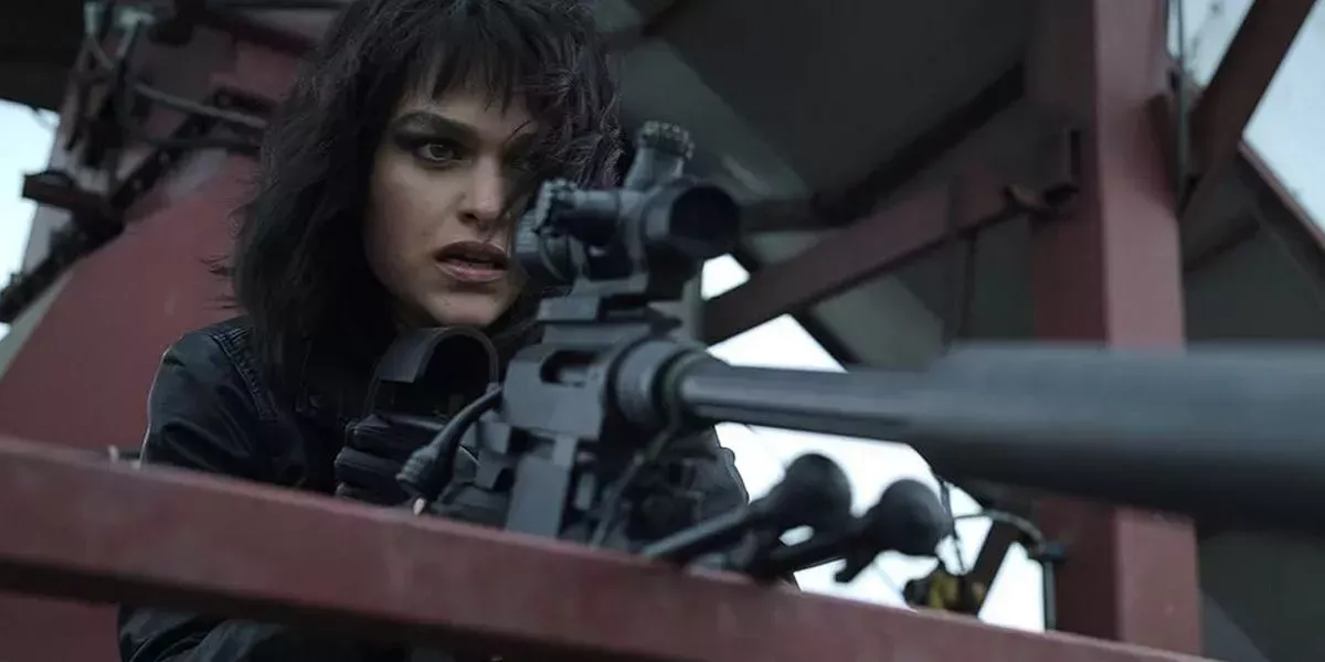 The Night Agent Ellen with sniper rifle played by Eve Harlow