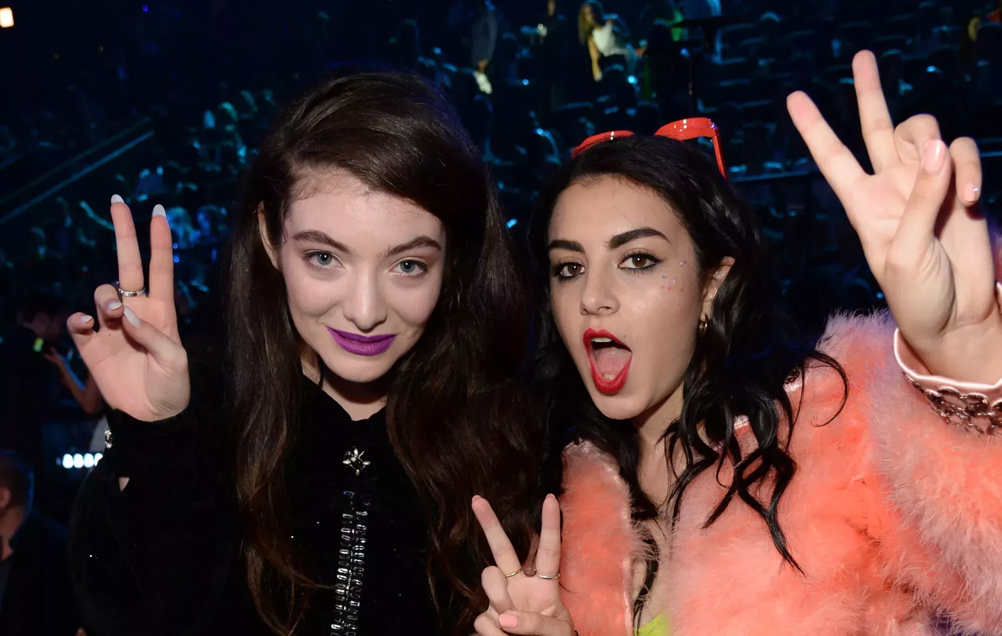 Charli XCX confiesa estar 