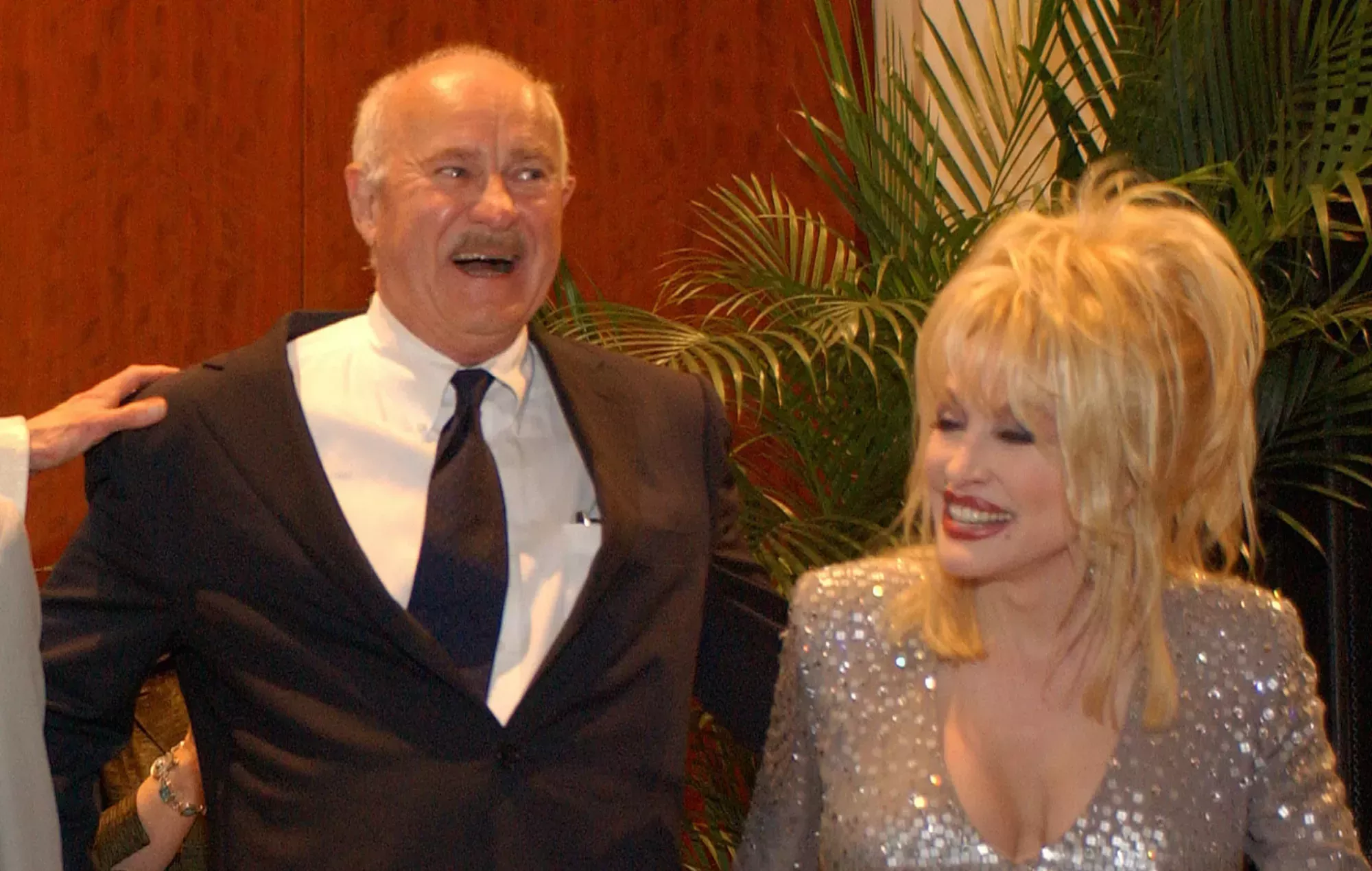 Dolly Parton rinde homenaje al actor de 'De 9 a 5' Dabney Coleman: 