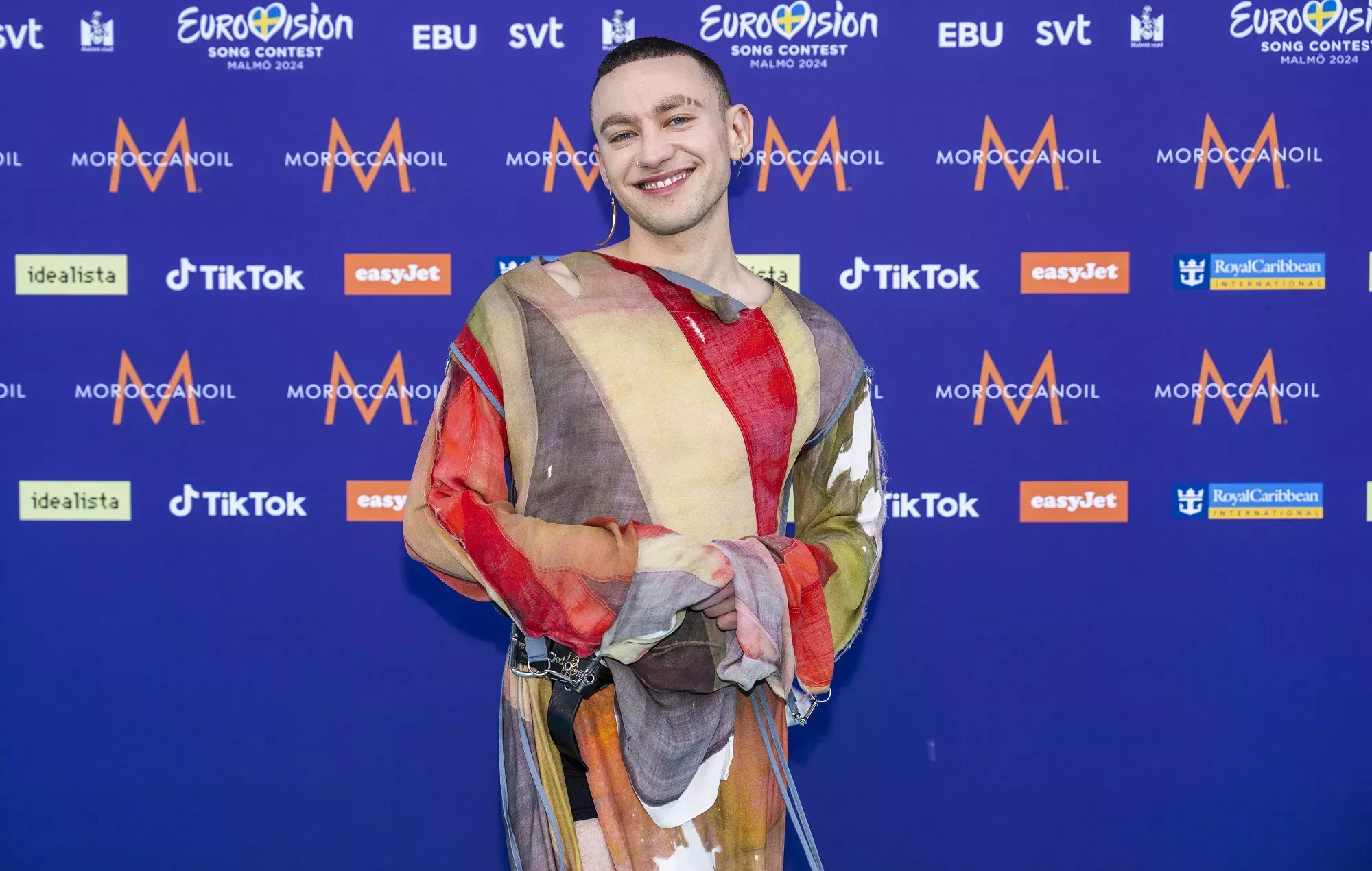 Olly Alexander se muestra 