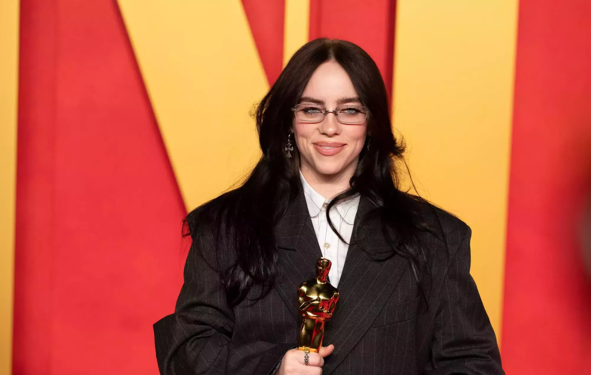 Billie Eilish se convierte en la tercera artista en alcanzar los 100 millones de oyentes mensuales en Spotify, y con sólo 82 canciones