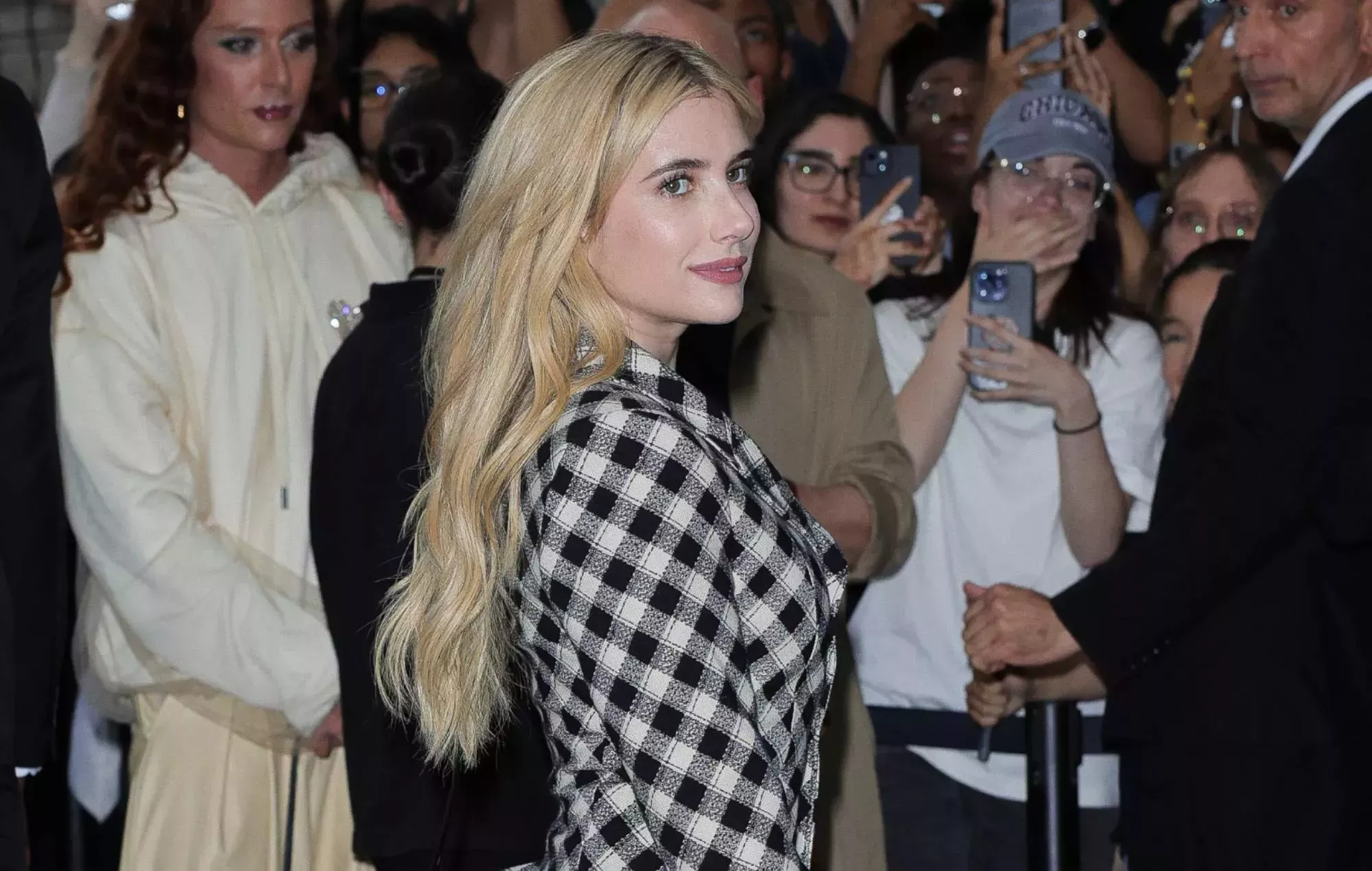 Emma Roberts dice que las críticas a 'nepo baby' ignoran 