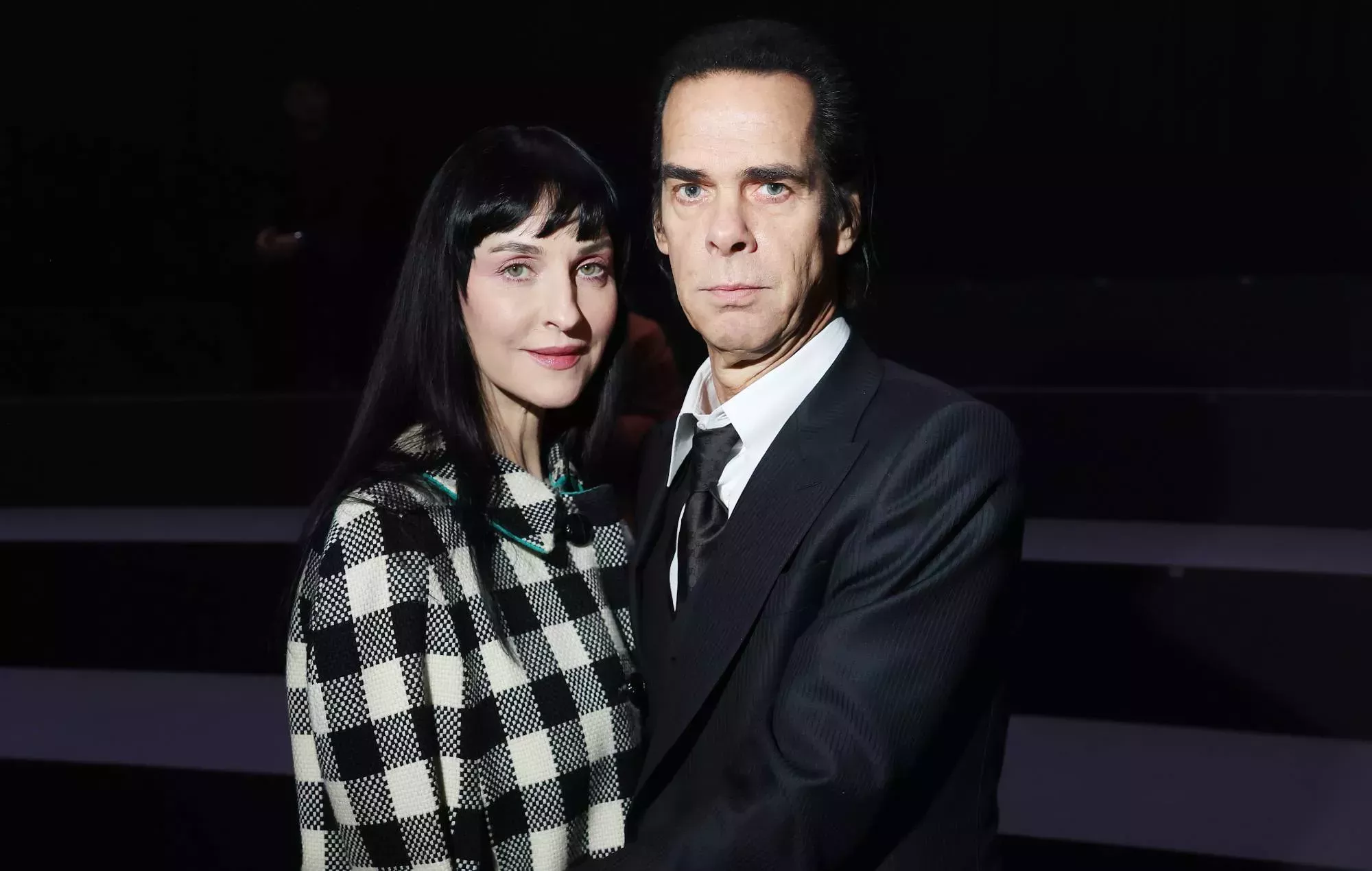 Nick Cave habla del cierre de la empresa de moda de su esposa Susie, The Vampire's Wife, y de cómo le ayudó a superar la pérdida de su hijo.