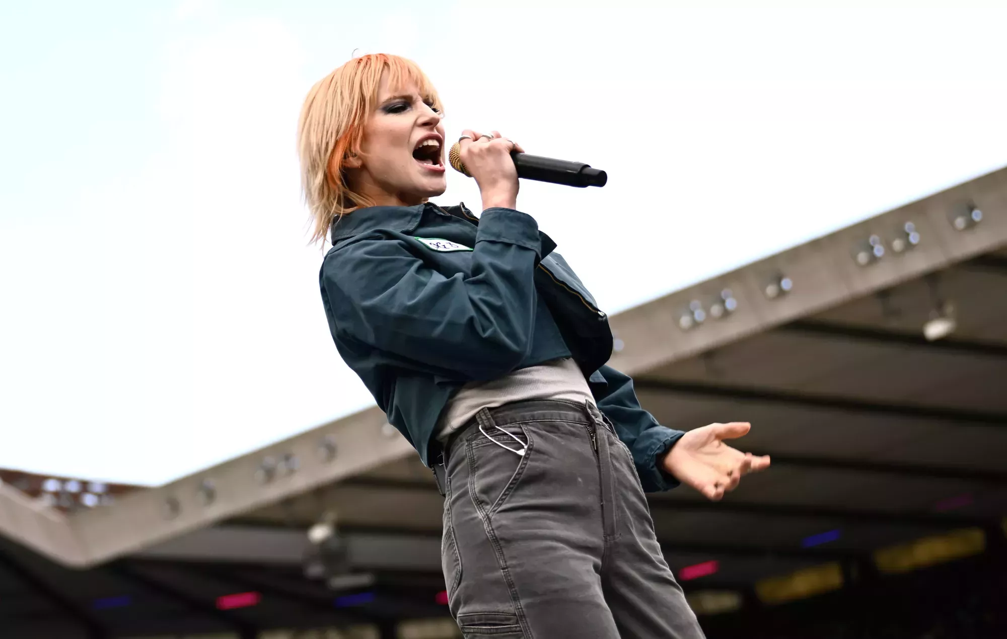 Paramore telonea a Taylor Swift en el primer concierto británico de 