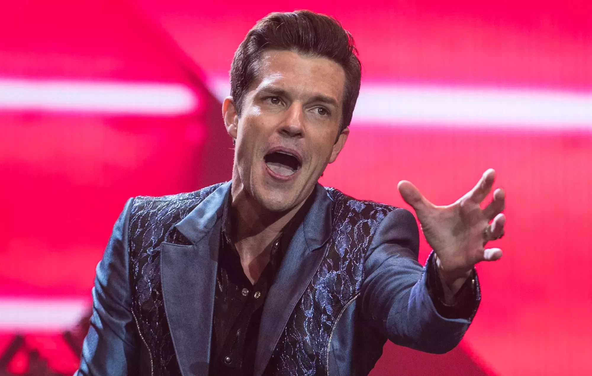 The Killers versionan 'Ten Storey Love Song' de The Stone Roses en Manchester