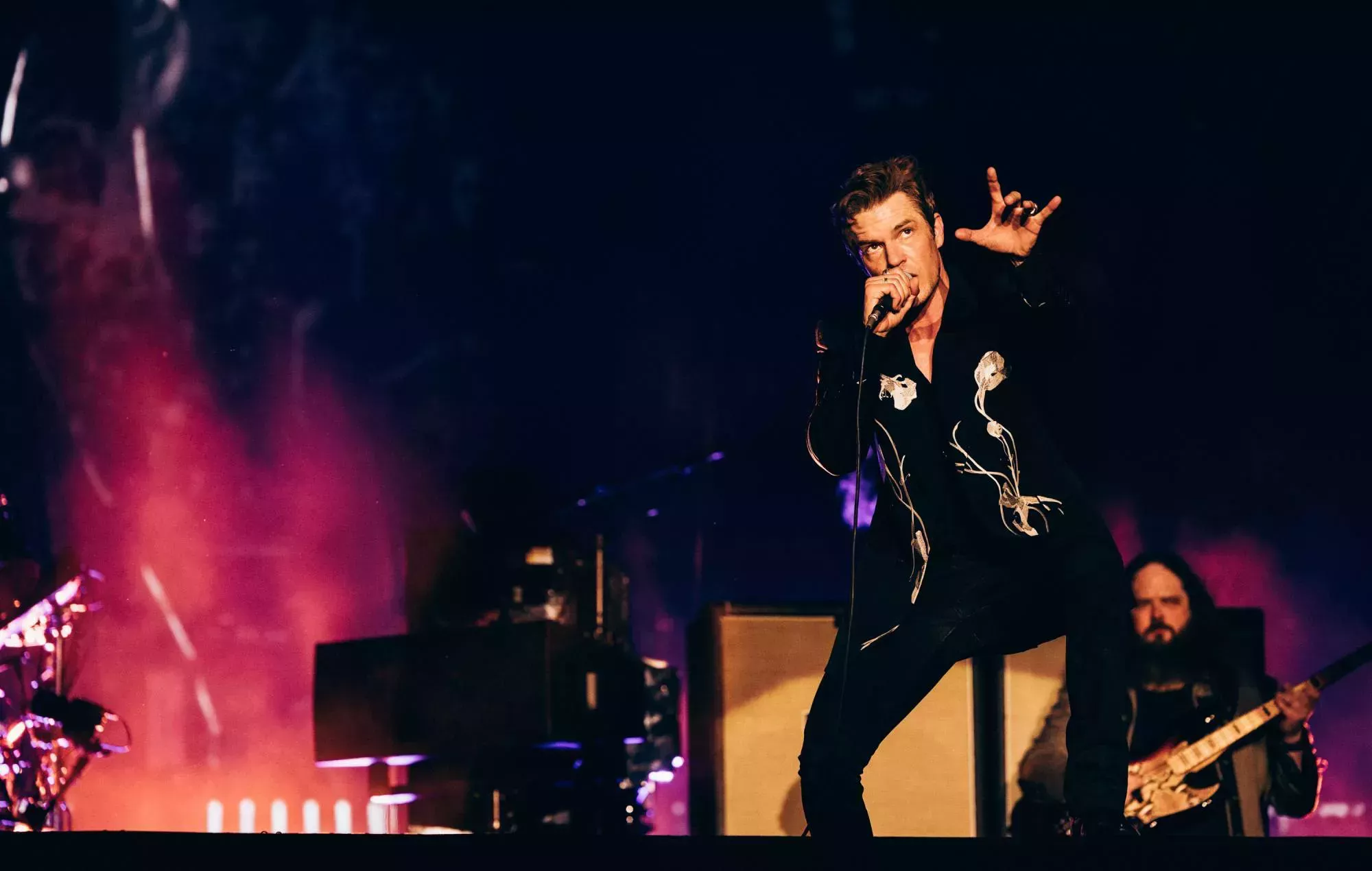 Vea a The Killers versionando 'Maps' de Yeah Yeah Yeah en el Gov Ball 2024