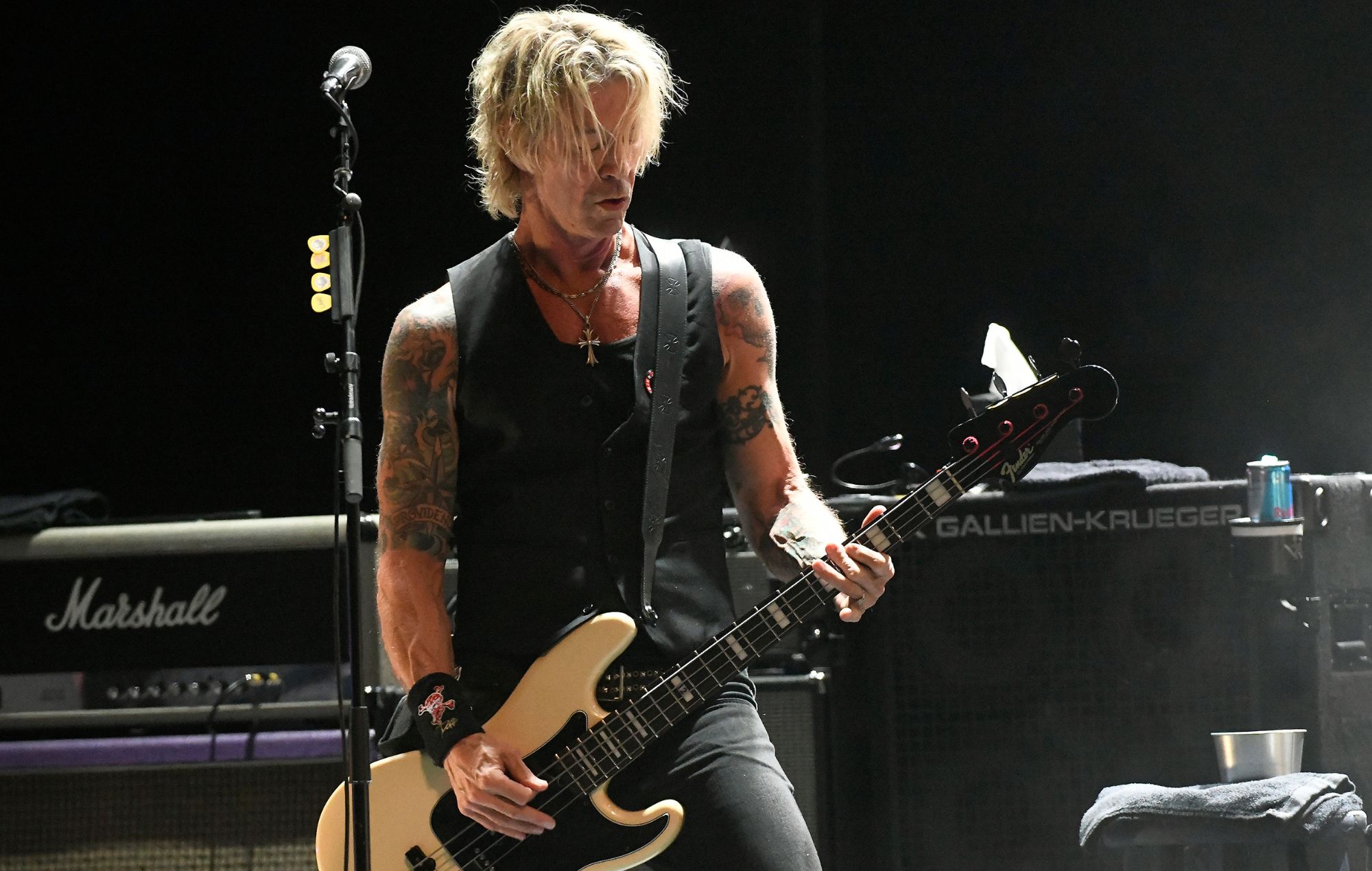 A Duff McKagan, de Guns N' Roses, no le molesta el arte de la IA: "Mi piel siempre luce increíble en él"