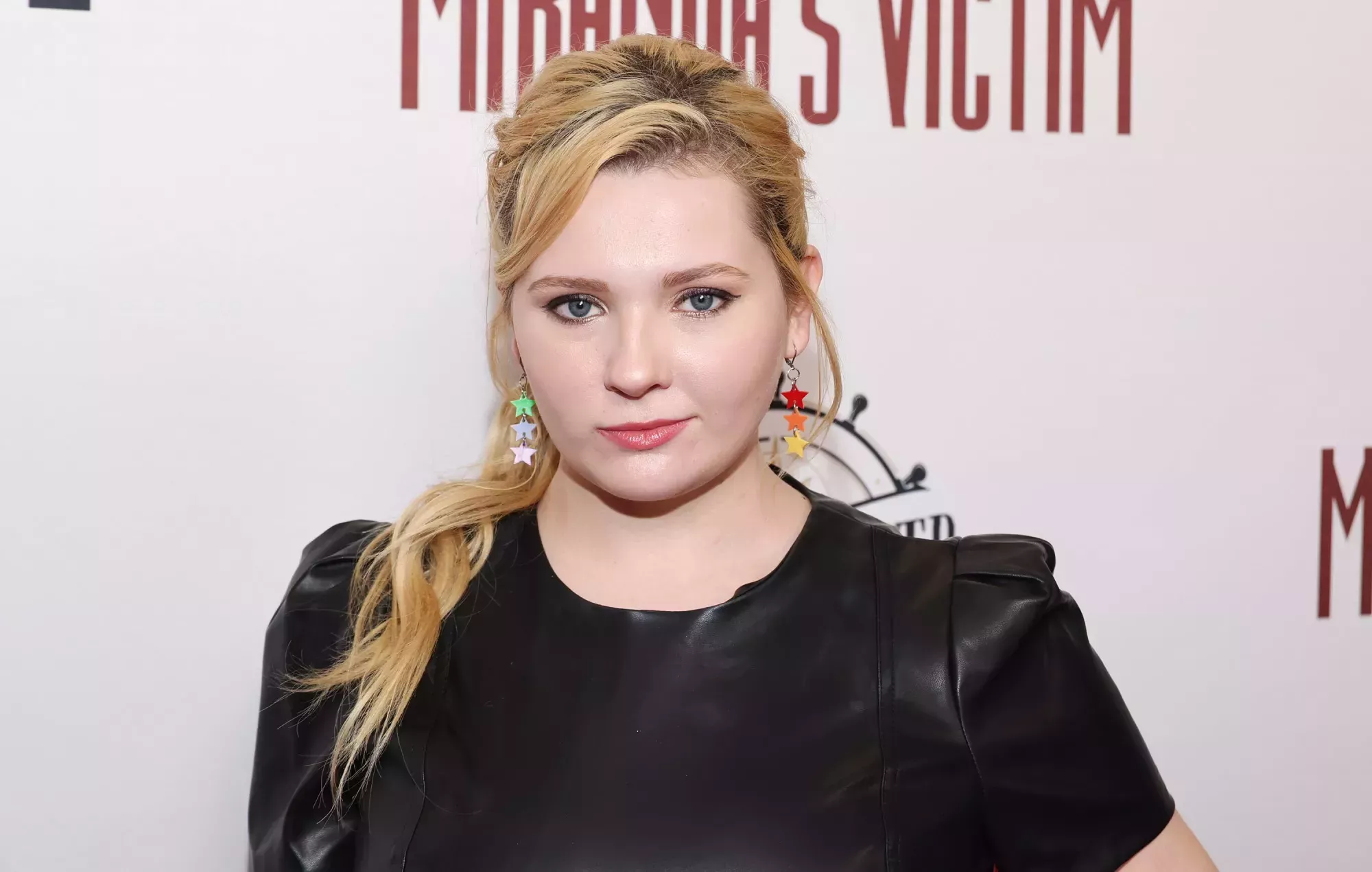 Abigail Breslin parece criticar a Katy Perry por trabajar con Dr Luke y promete apoyar a Kesha