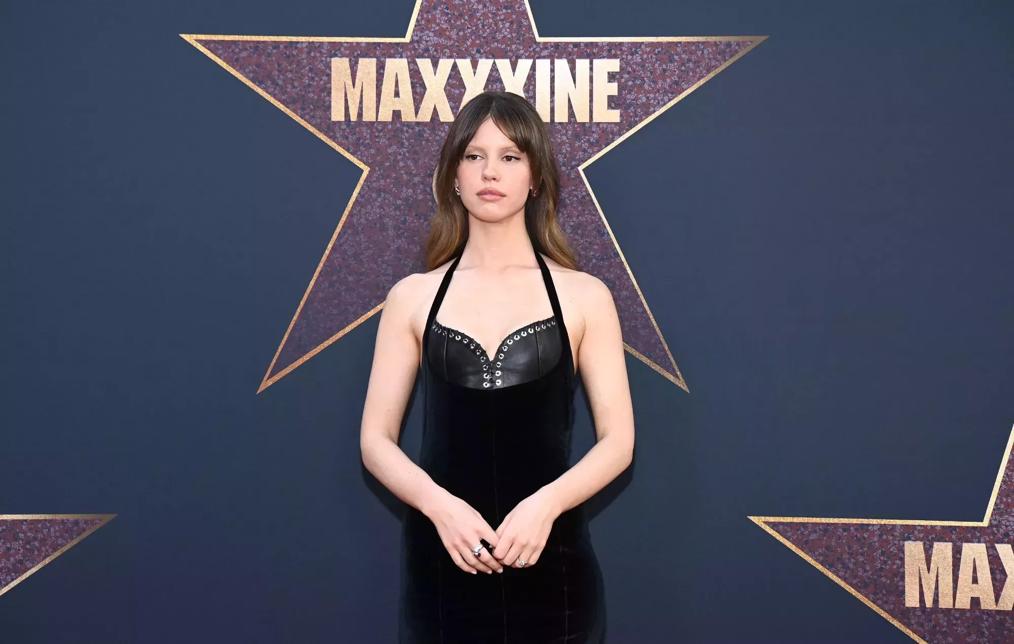 Acusan a Mia Goth de burlarse de la extra de 'MaXXXine' tras la agresión: 