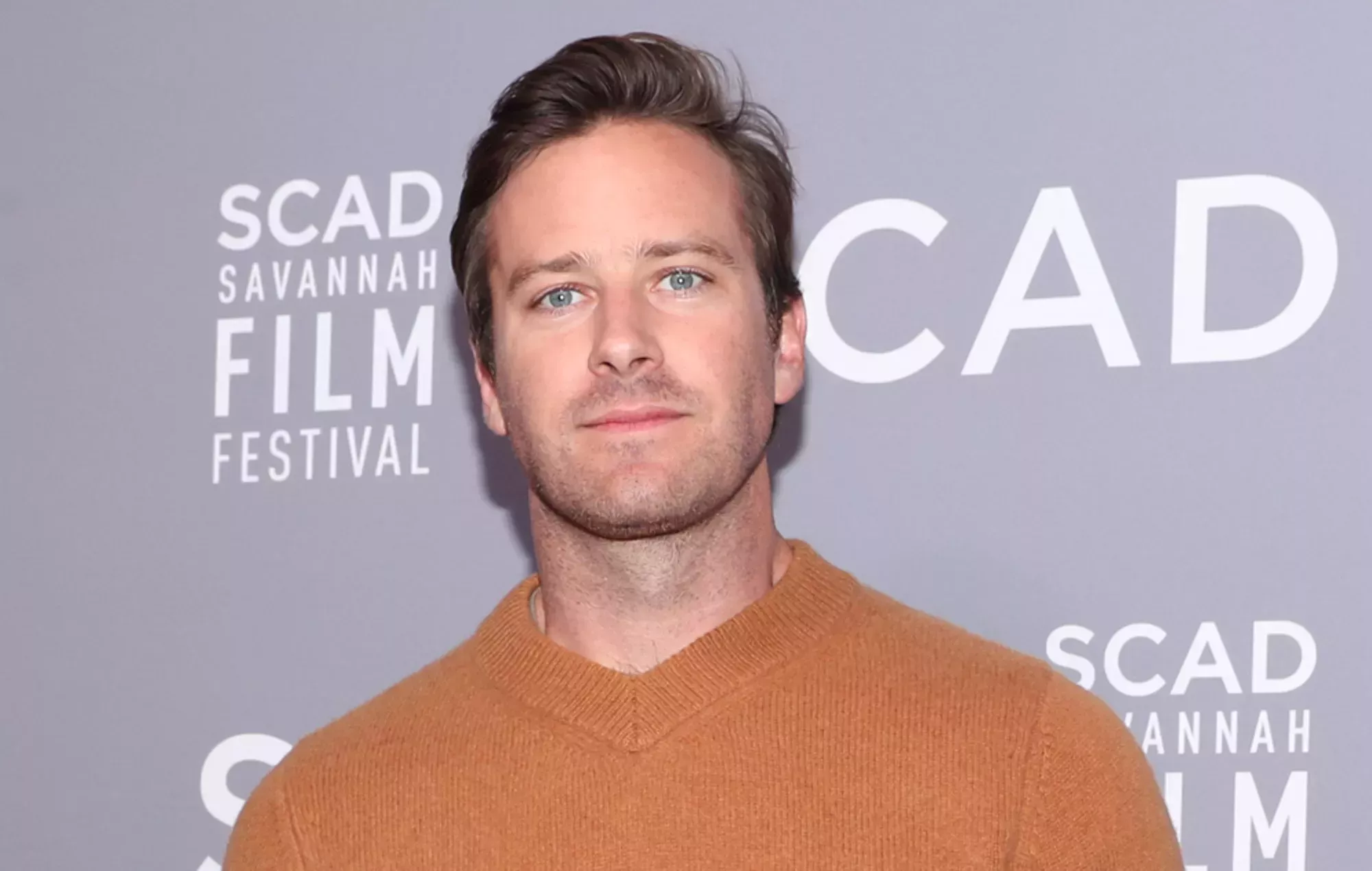 Armie Hammer confiesa que 