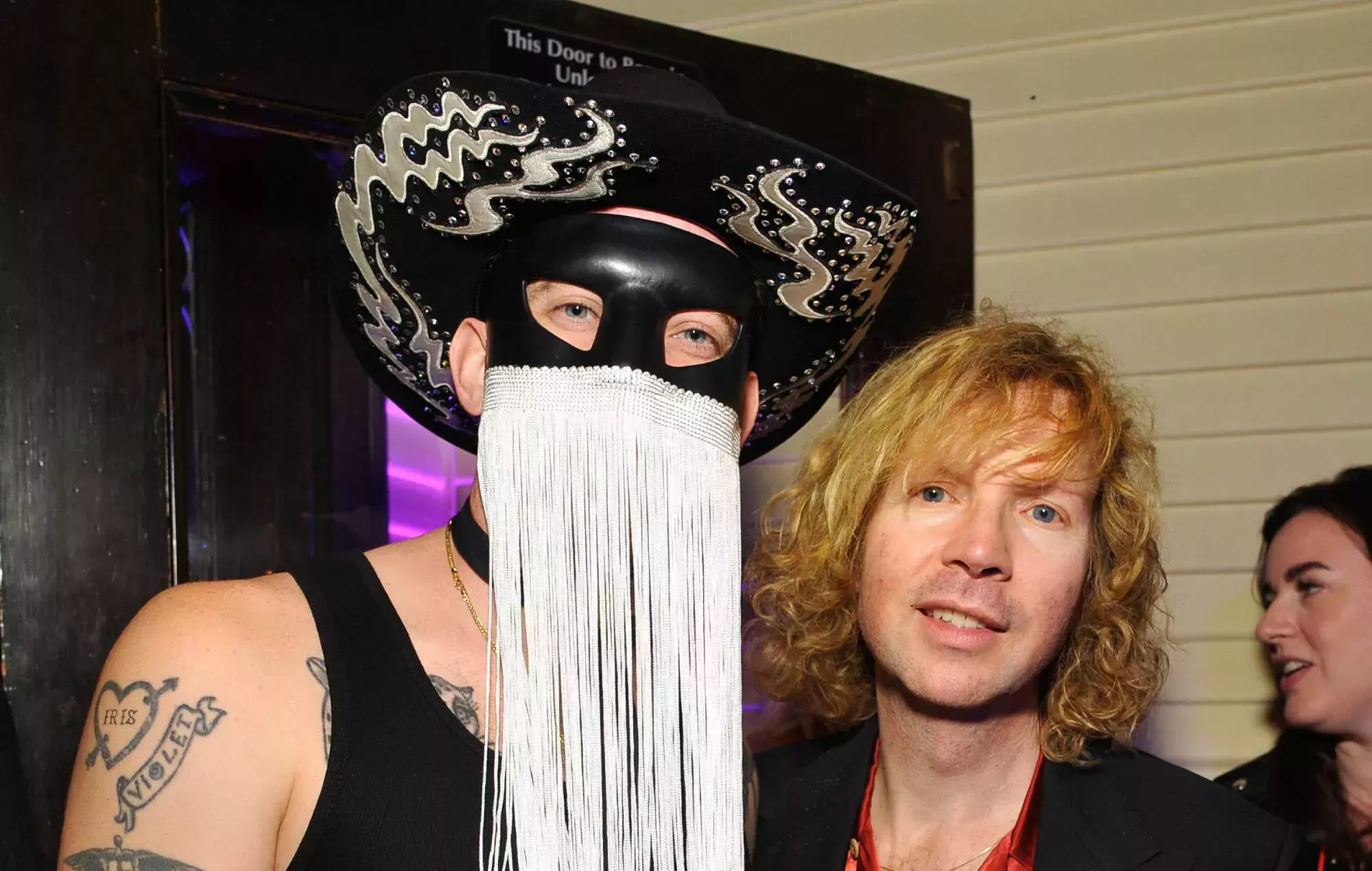 Escucha la nueva colaboración de Orville Peck y Beck, 