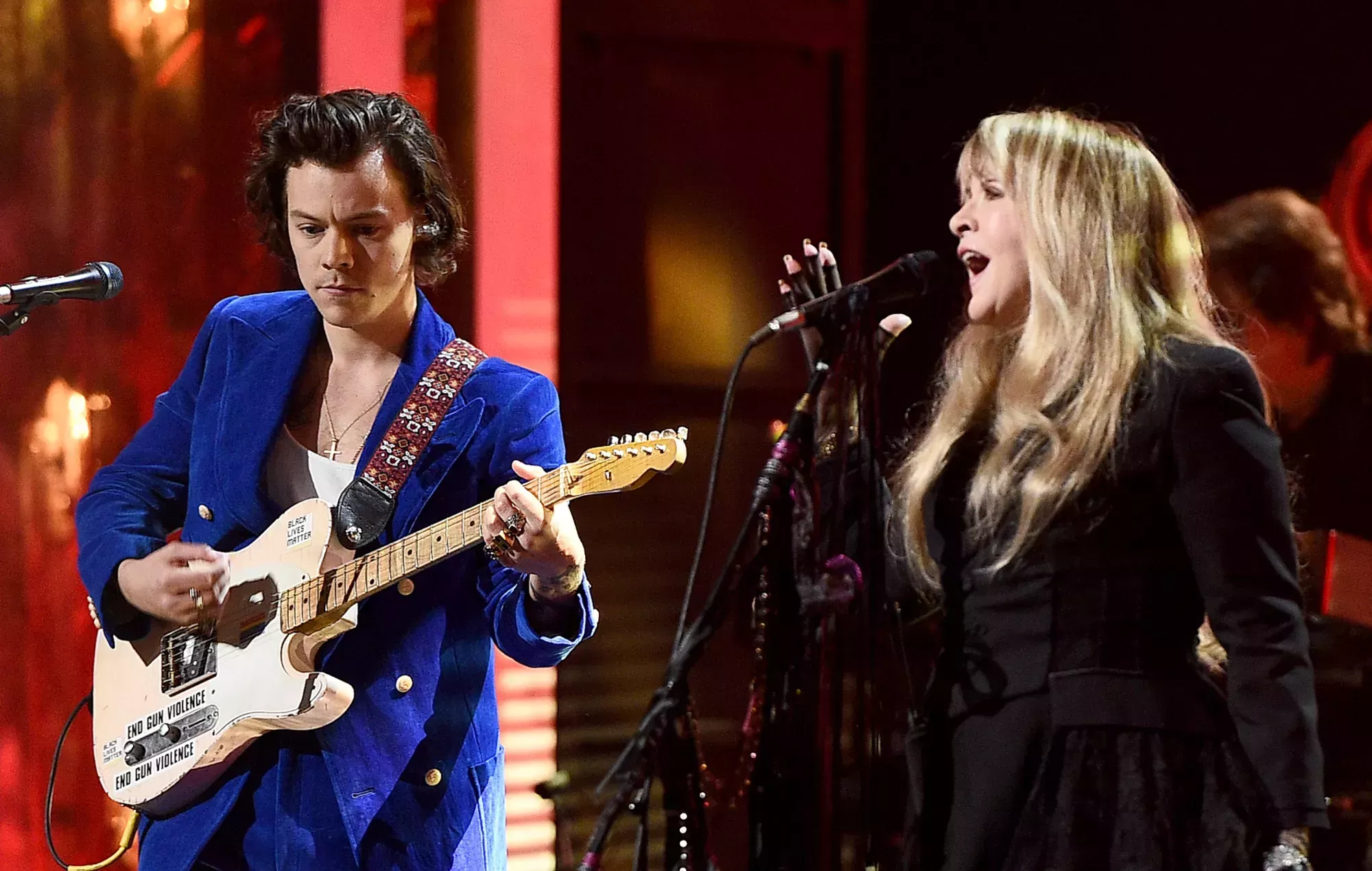 Harry Styles y Stevie Nicks rinden un emotivo homenaje a Christine McVie con 