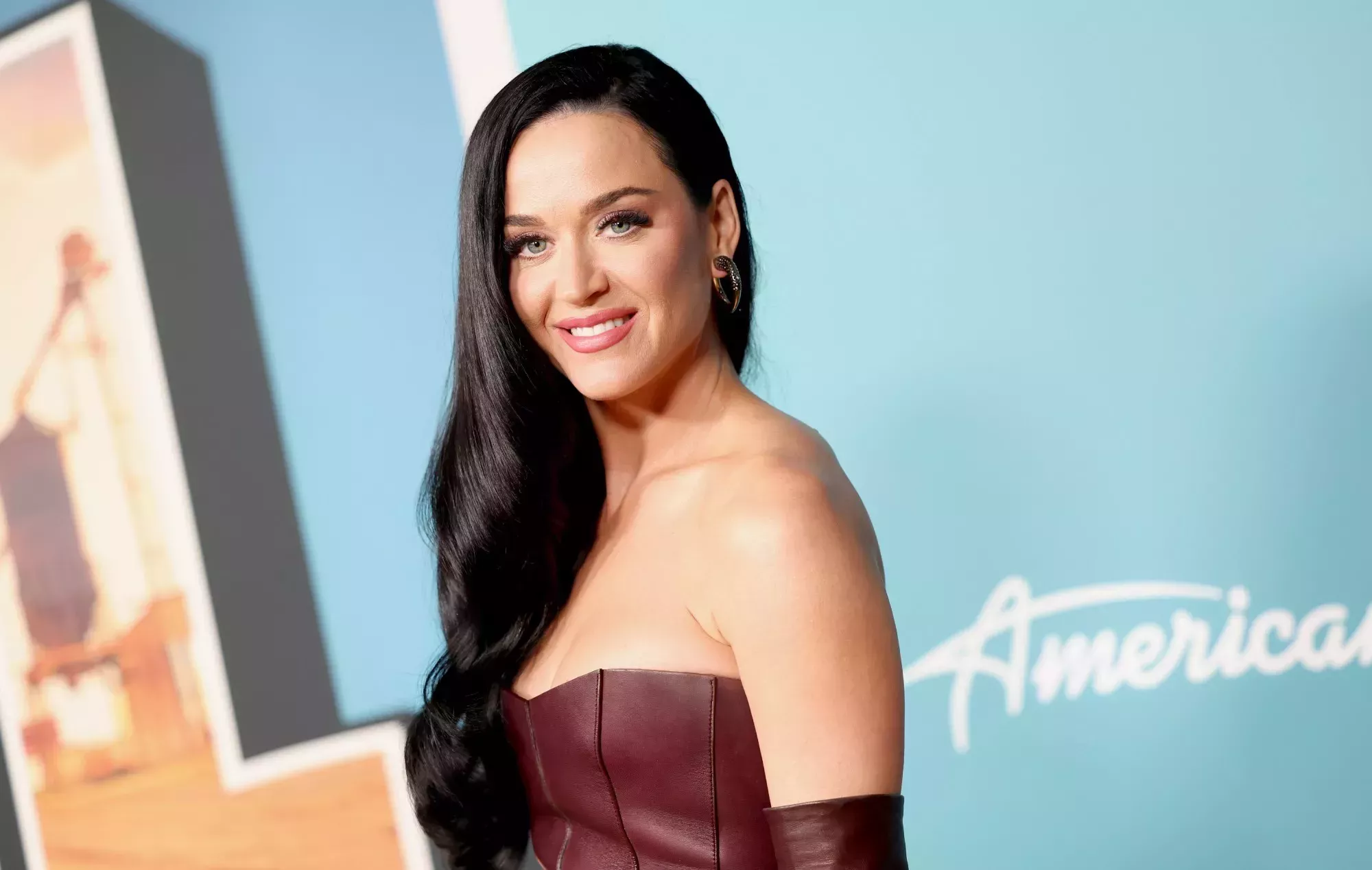 Katy Perry adelanta canciones de su nuevo disco '143' y dice que viene 