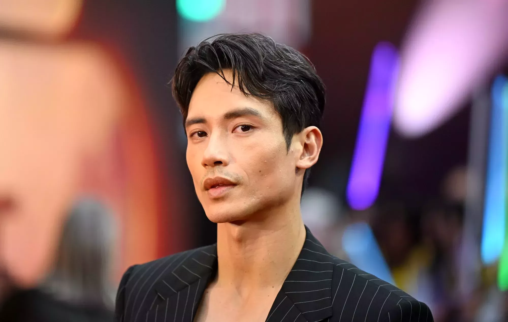 La estrella de 'El Acólito' Manny Jacinto responde al 