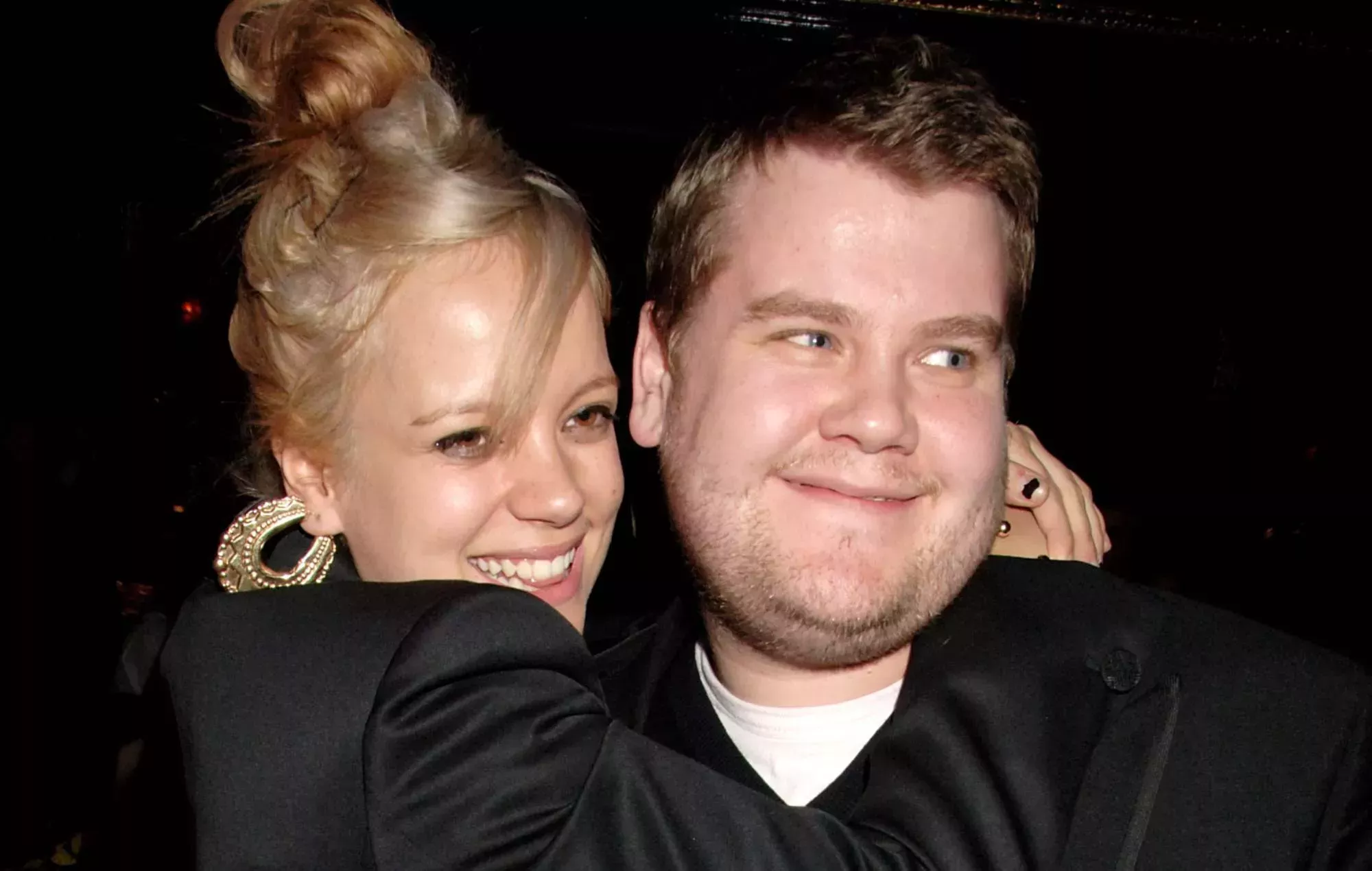 Lily Allen dice que James Corden es su famoso 