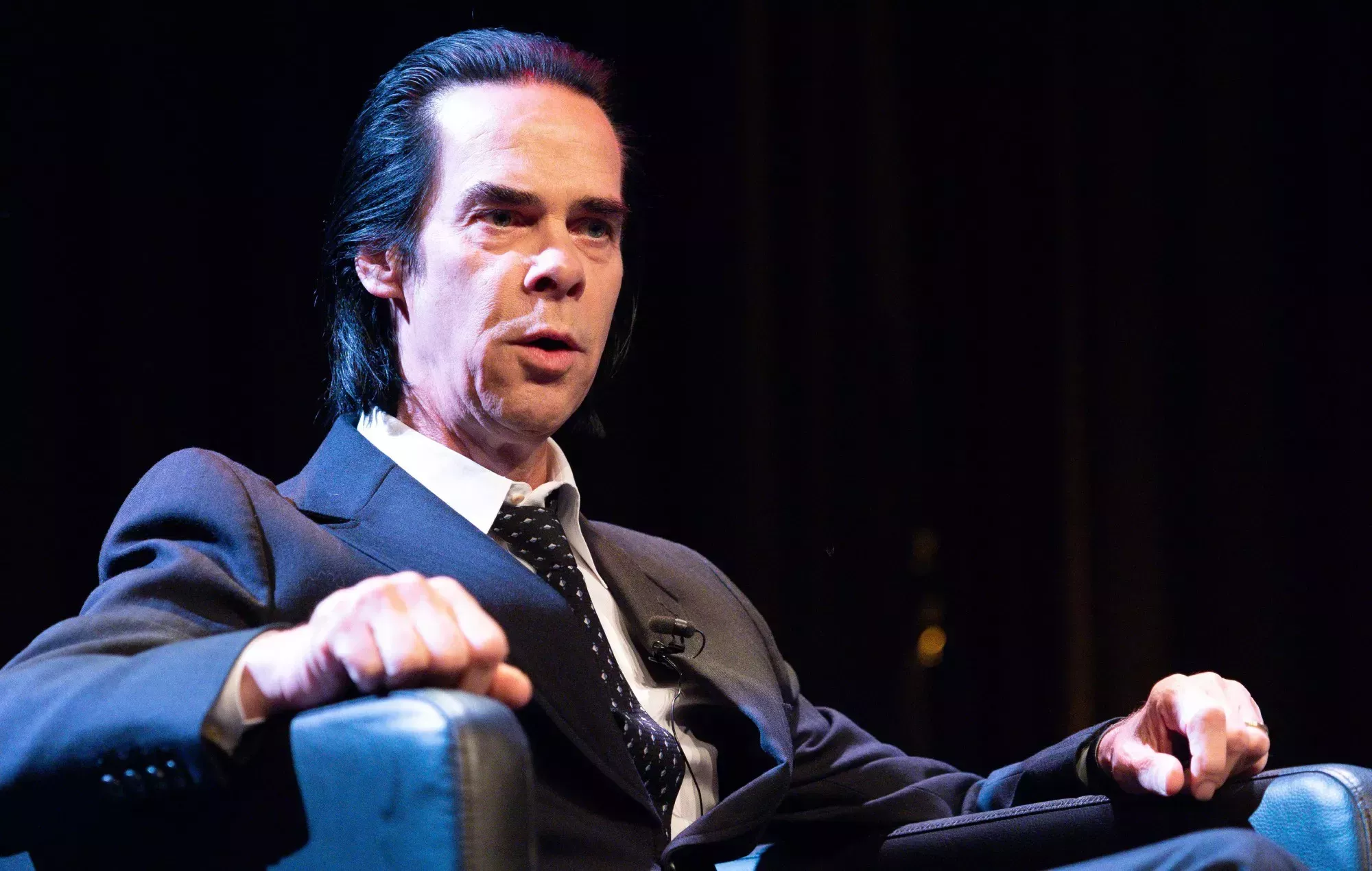 Nick Cave dice que escribir canciones es una 