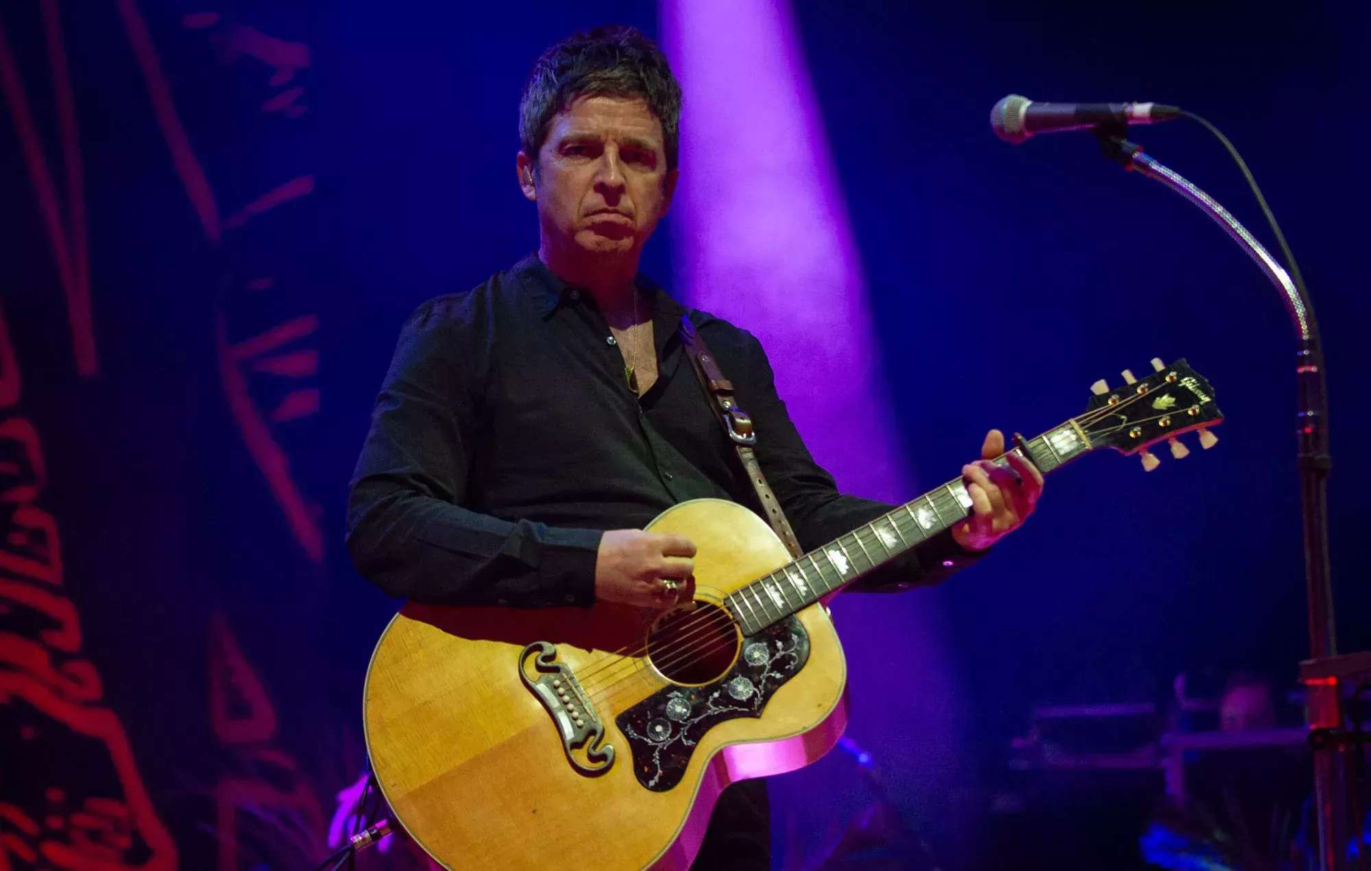 Noel Gallagher se burla de un músico en un concierto en Cardiff: 