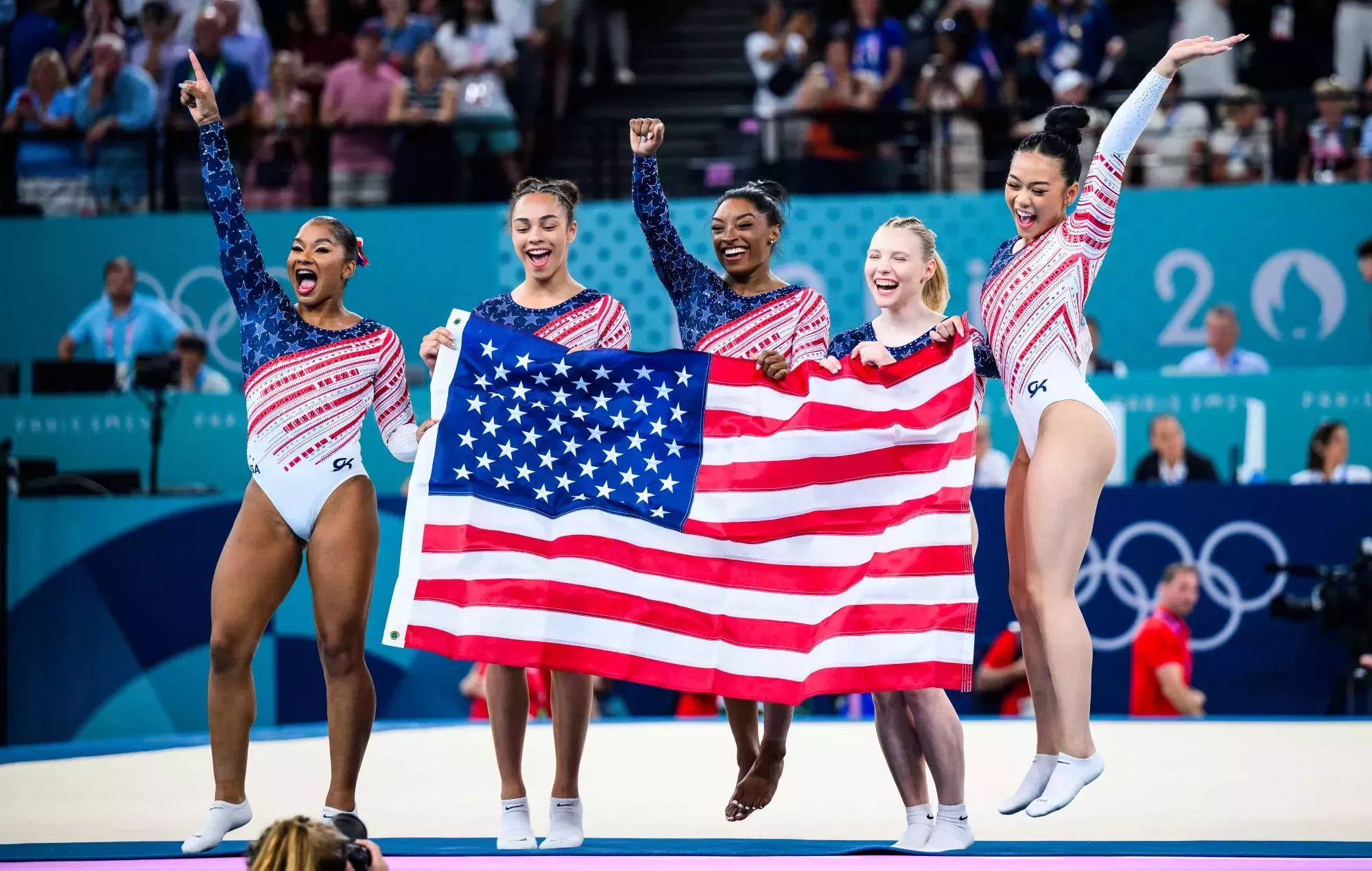 Vea a los gimnastas del Team USA recitar el infame discurso de Kanye West al recoger la medalla de oro en los Juegos Olímpicos de París 2024