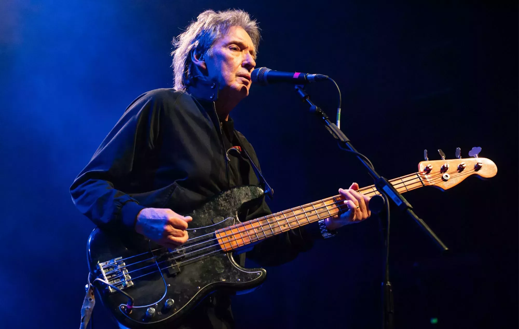 Bruce Foxton, de The Jam, se retira de la gira tras una intervención hospitalaria 