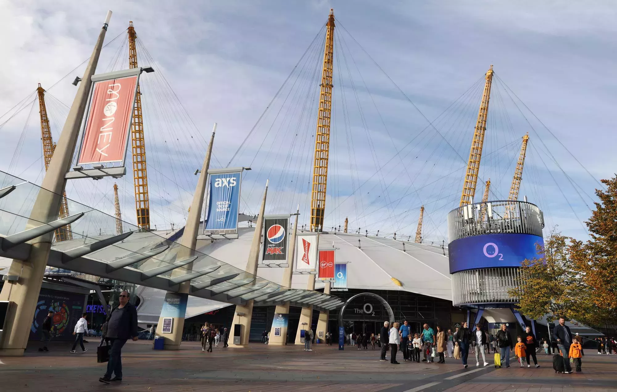 El O2 Arena de Londres se disculpa por negar la entrada a un hombre con una camiseta de 