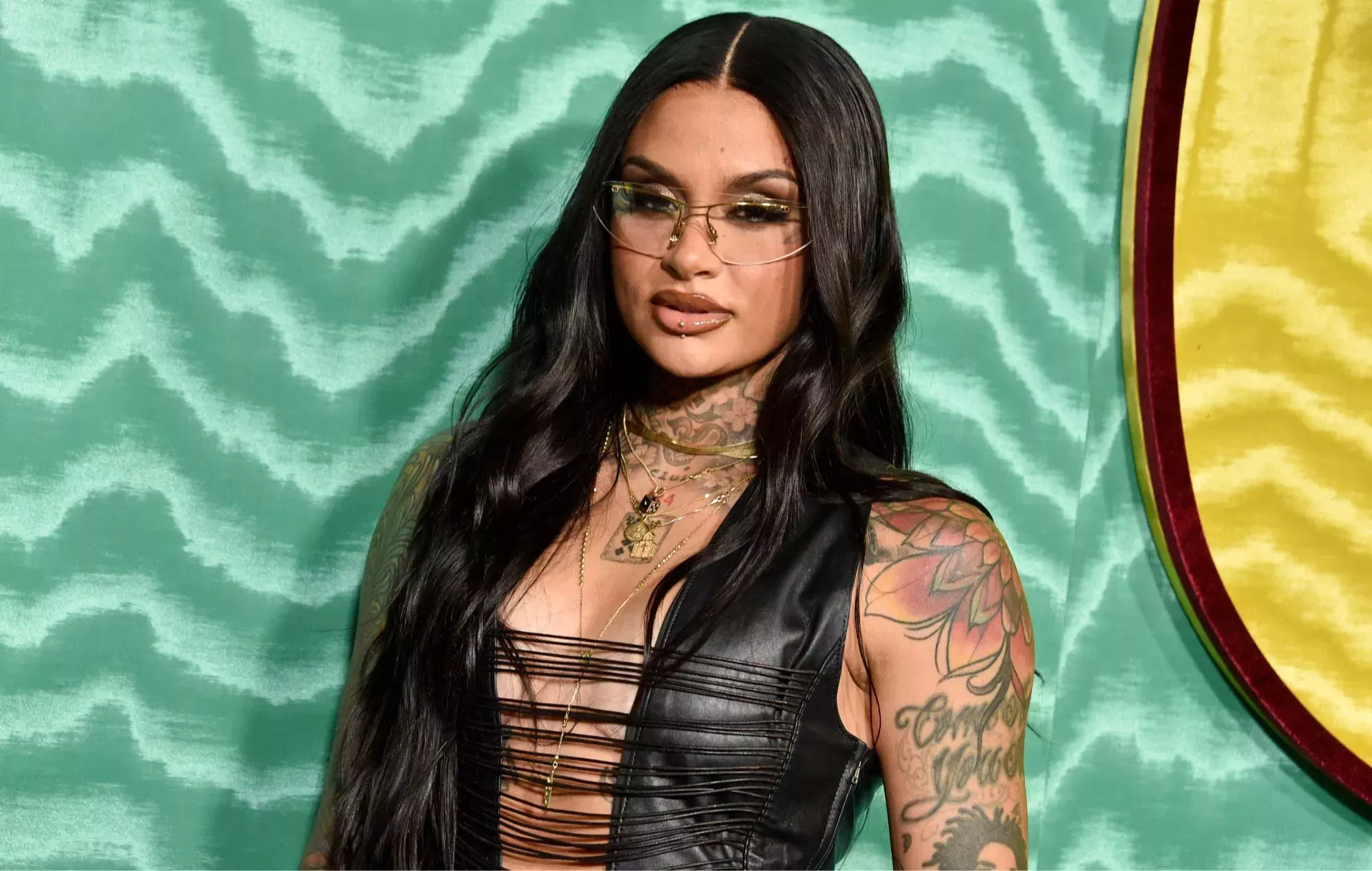 Kehlani y el padre de su hijo emiten declaraciones sobre las acusaciones de culto sexual 