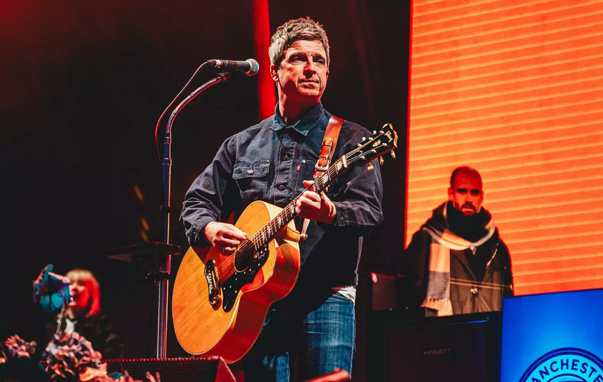 Los aficionados reaccionan ante la nueva equipación del Manchester City, diseñada en colaboración con Noel Gallagher