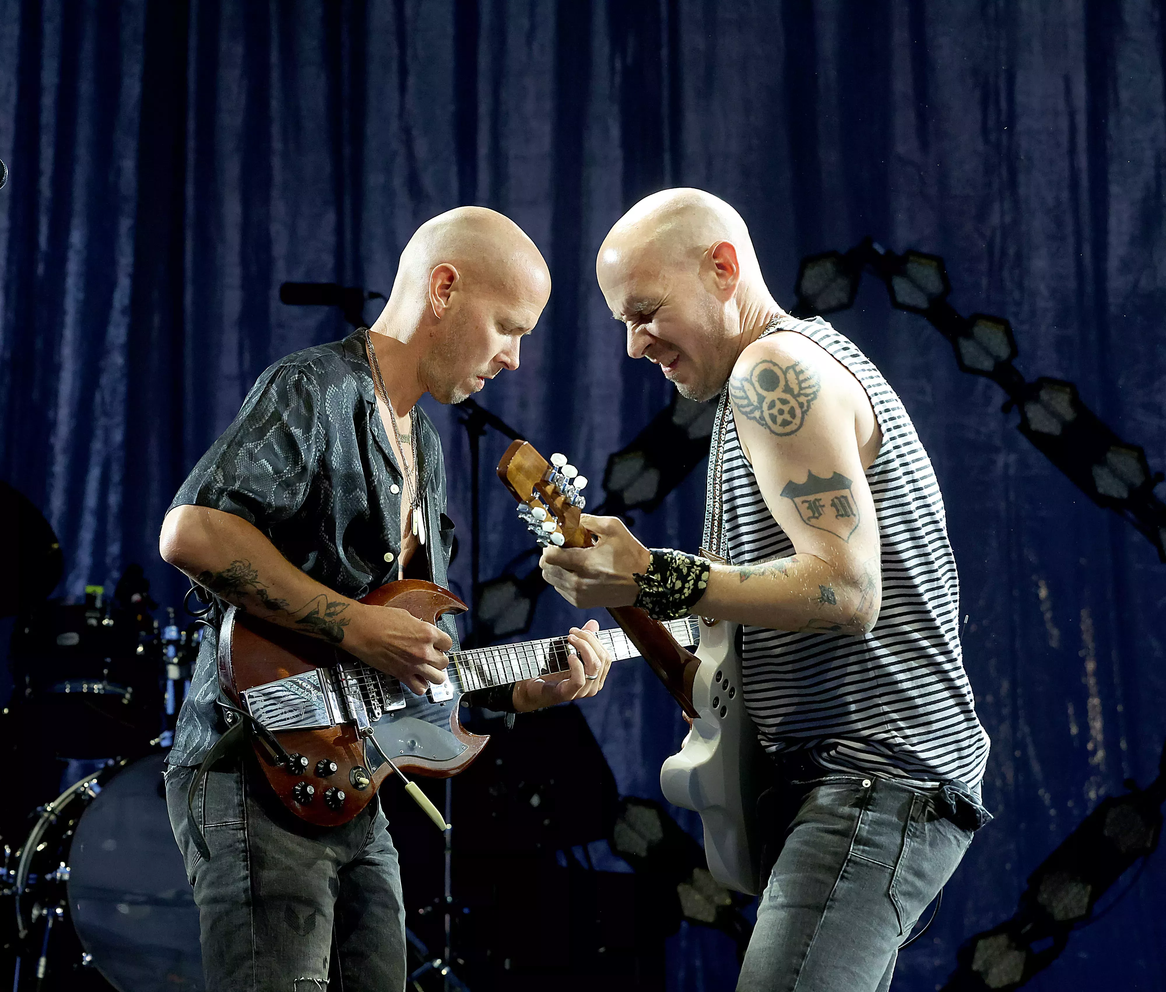 

	
		Los gemelos Hanseroth entran en escena como dúo, sin Brandi Carlile: 