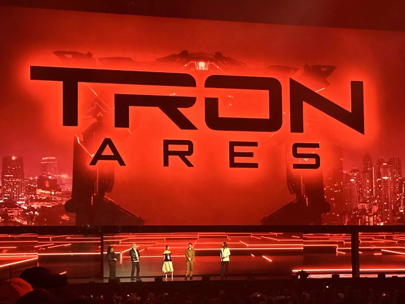 

	
		Primeras imágenes de 'Tron: Ares': Motos de luz, regreso de Jeff Bridges y nueva música de Nine Inch Nails
	
	