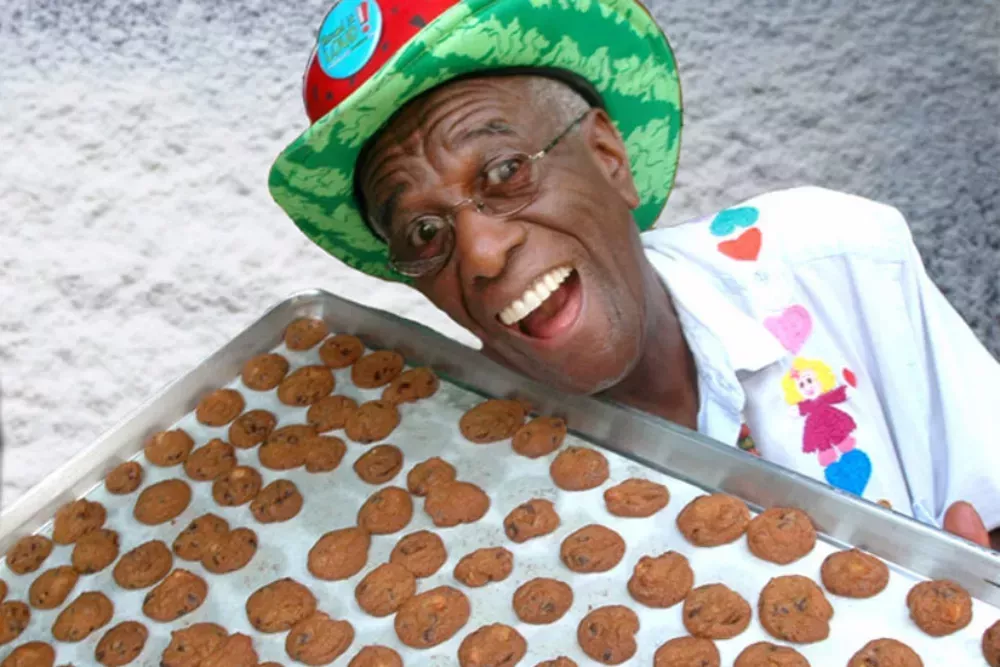 

	
		Wally Amos, fundador de las famosas galletas Amos, fallece a los 88 años
	
	