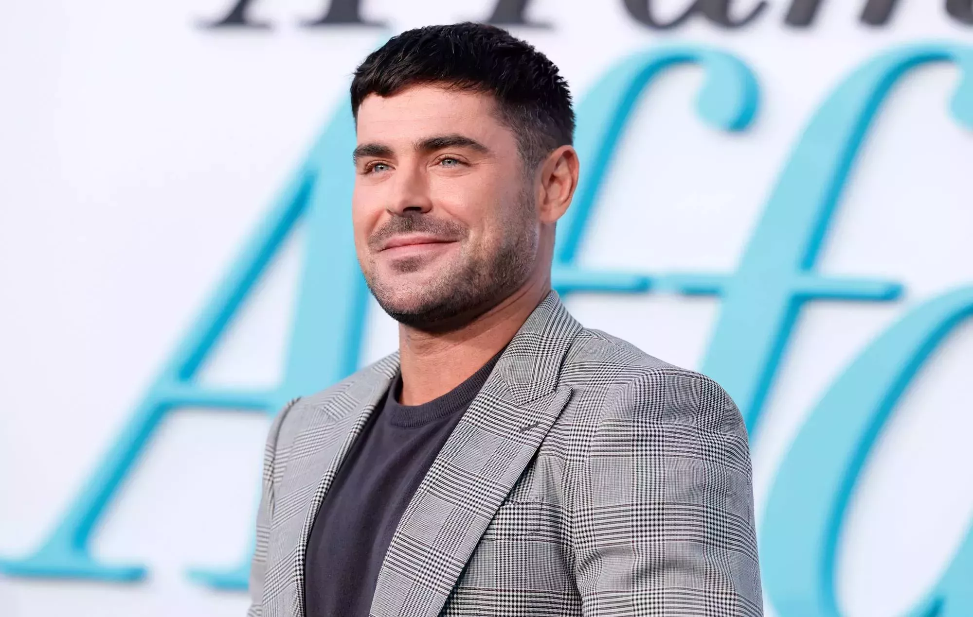 Zac Efron hospitalizado tras un accidente de natación en España