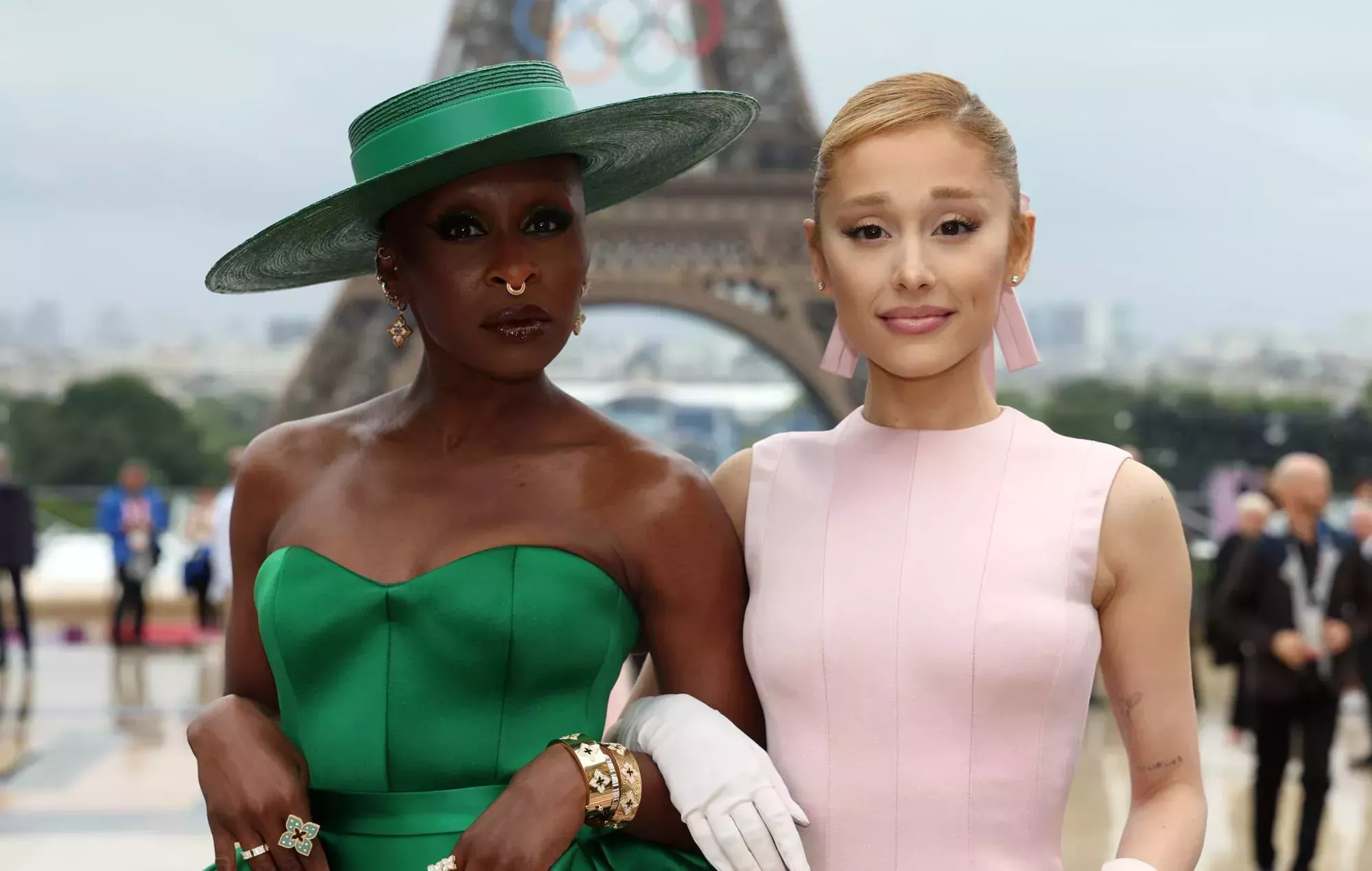 Ariana Grande y Cynthia Erivo cantan a dúo 'Defying Gravity' en el tráiler de 'Wicked