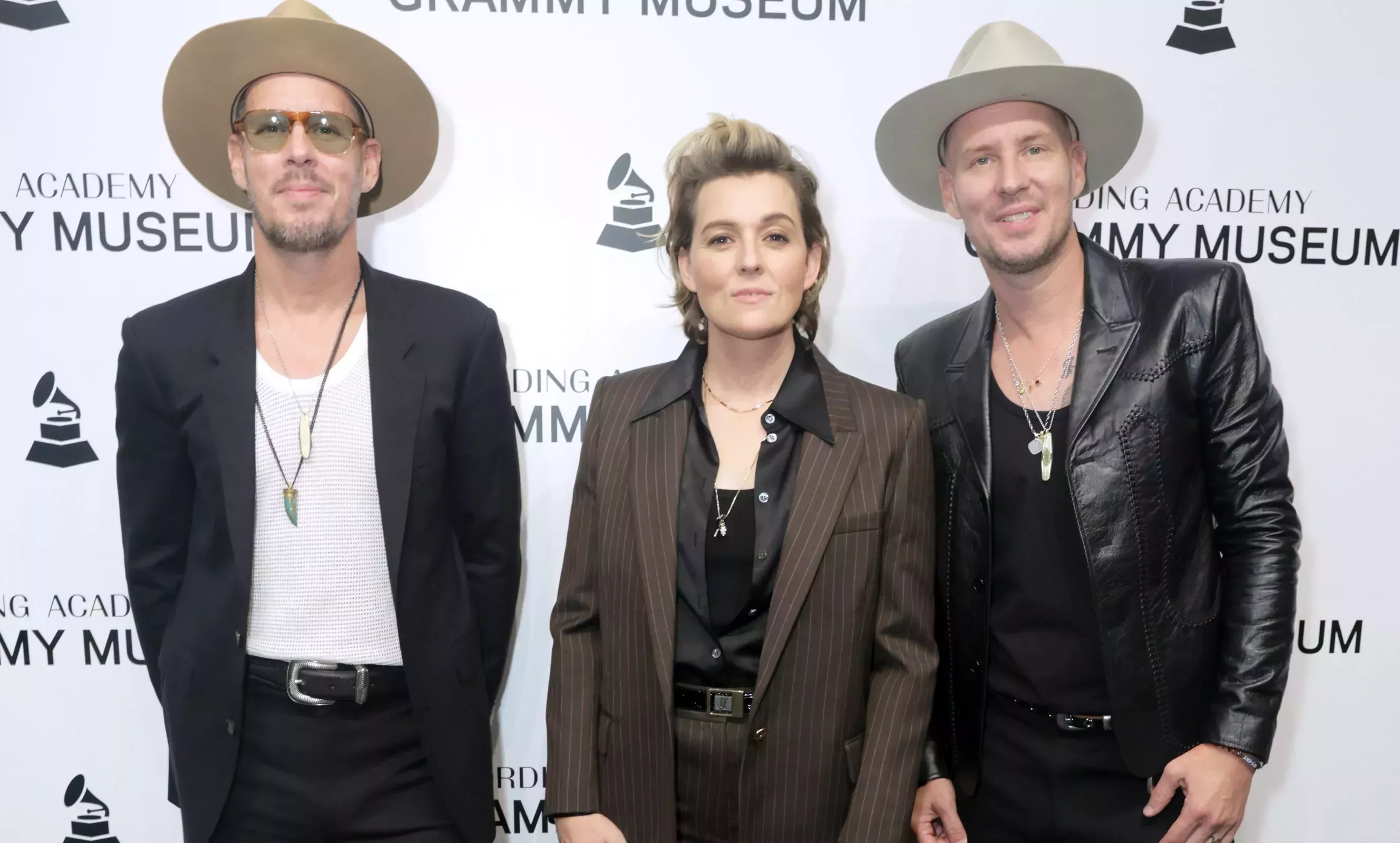 

	
		Brandi Carlile se une a los gemelos Hanseroth para hablar del florecimiento de los hermanos con 'Vera', su primer álbum en solitario
	
	